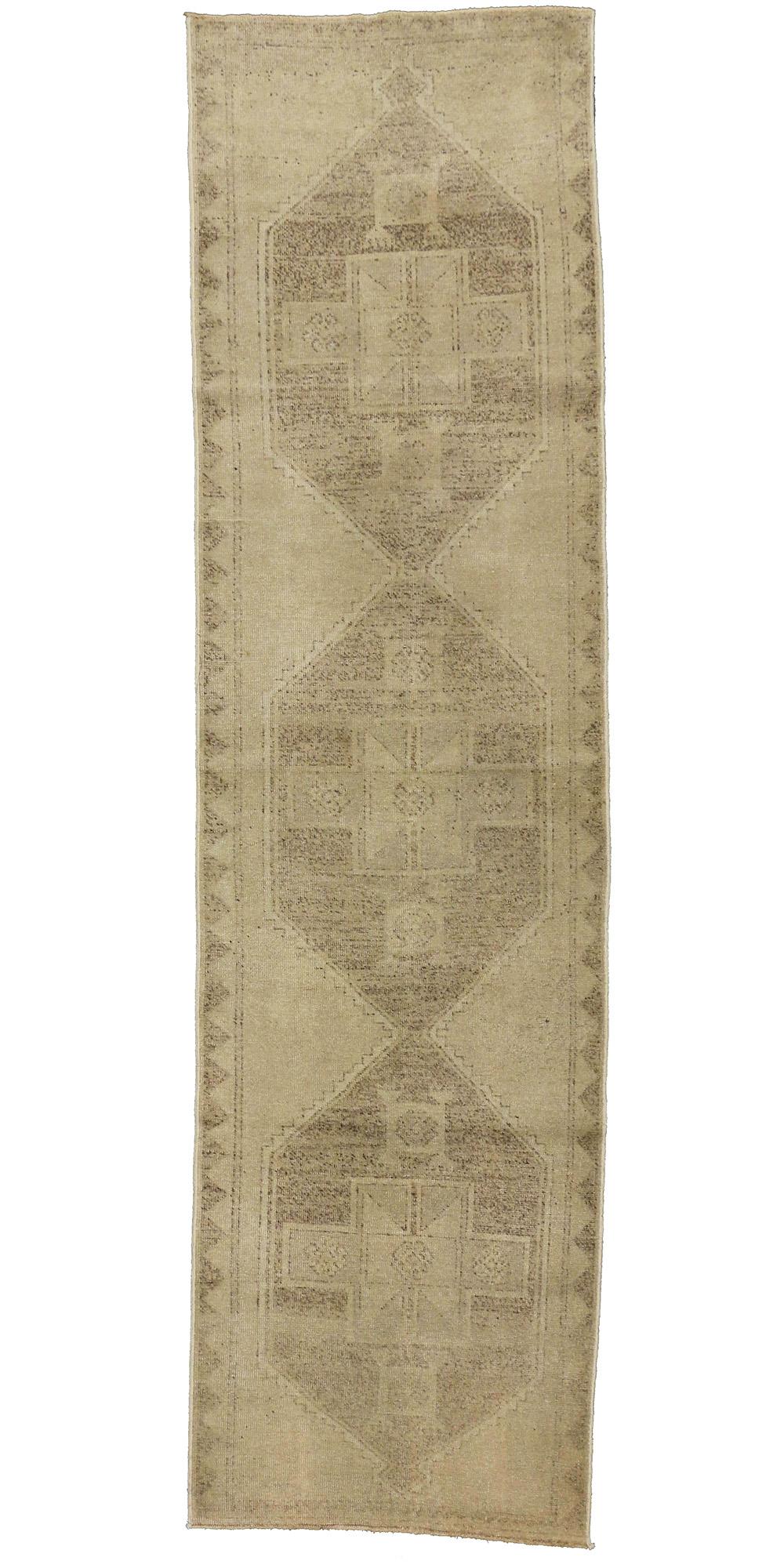 1960's Neutral Earth-Tone Turkish Oushak Carpet with Traditional Style For Sale 4