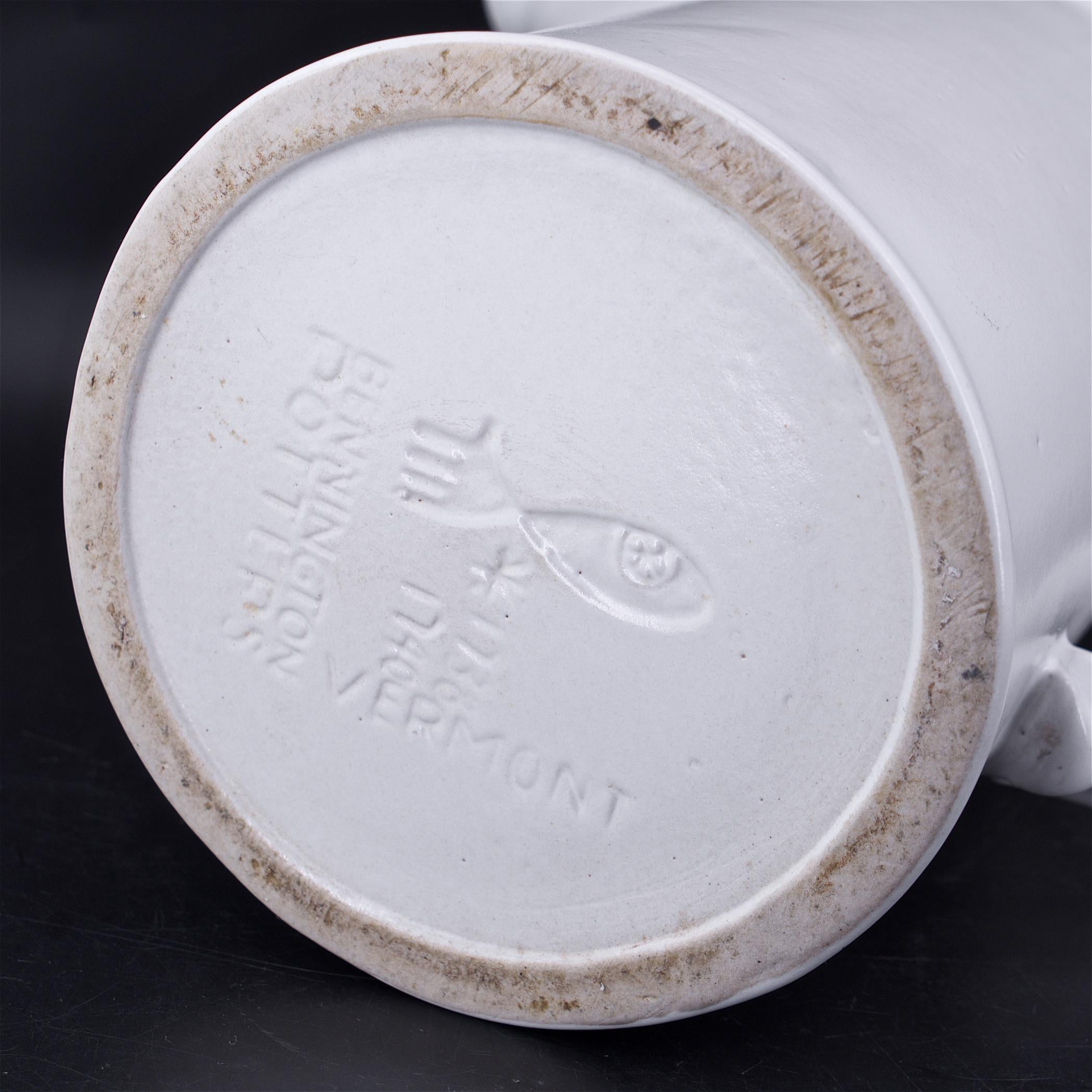 1960er Jahre, New England, Milchkännchenkrug, weiß glasiertes Steingut, große Keramik  im Angebot 4