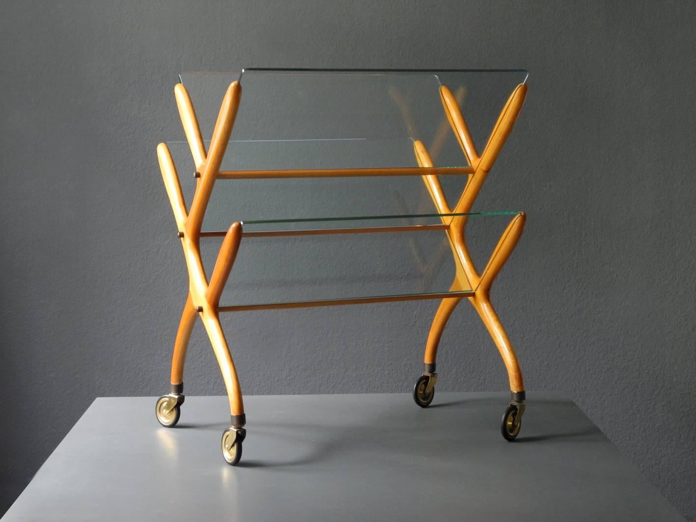 Mid-Century Modern newspaper and magazine rack by Cesare Lacca for Cassina from the 1960s. Made in Italy. Beautiful very unusual design in original condition.
Frame on four wheels is made of clear lacquered walnut. With two small and two large