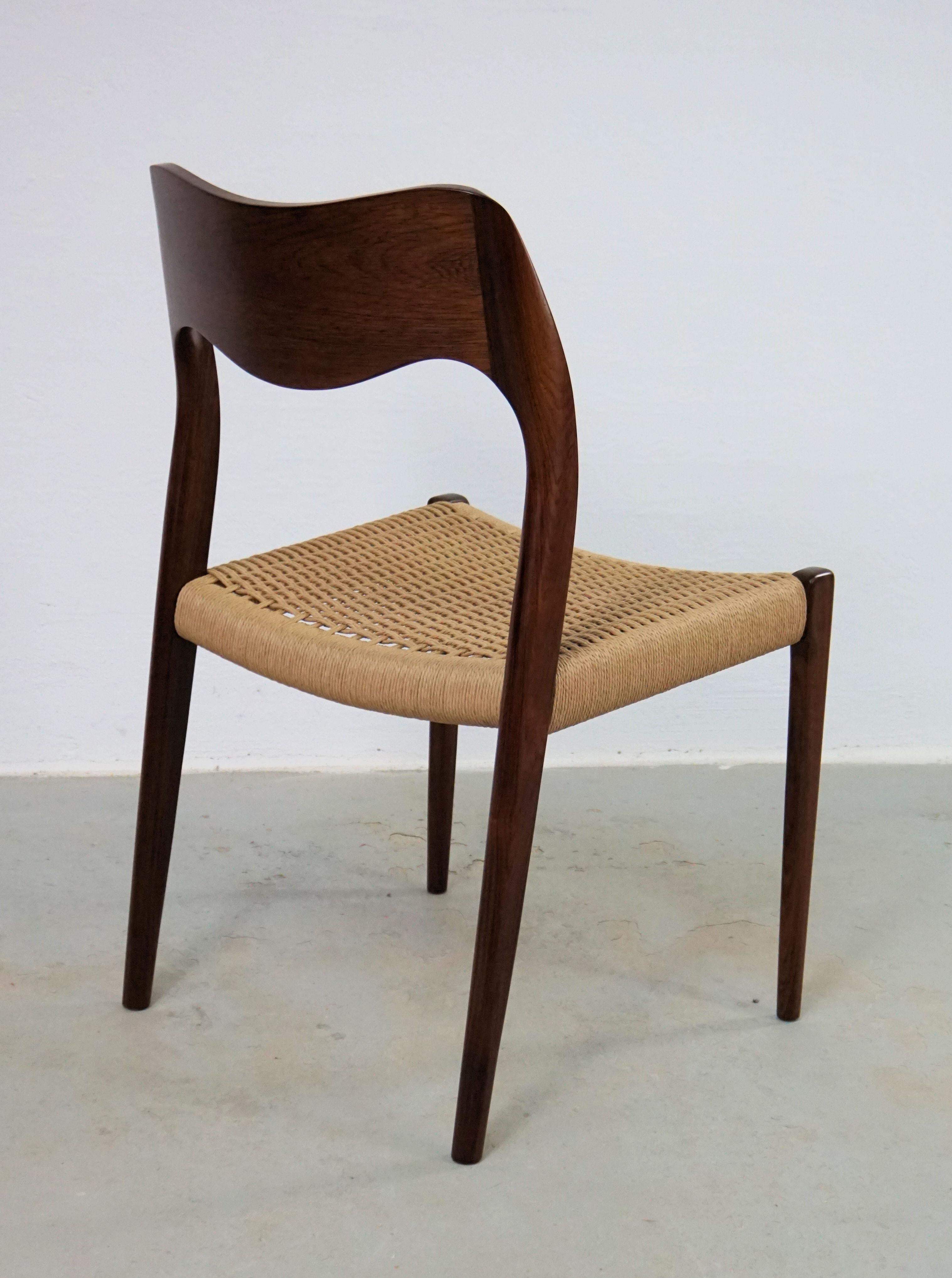 1960er Jahre Niels Otto Møller Acht Esszimmerstühle aus Palisander mit New Paper Corde Sitzen im Angebot 3
