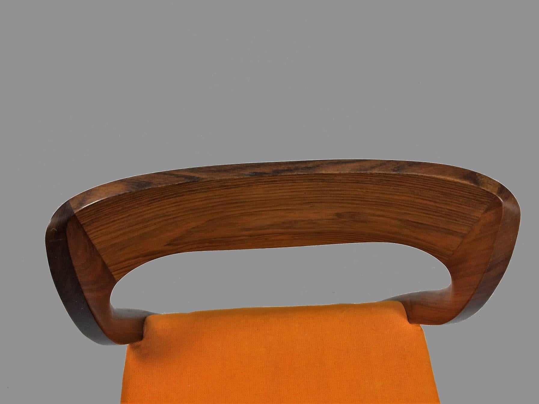 Milieu du XXe siècle Niels Otto Moller - Ensemble de 12 chaises de salle à manger en bois de rose restauré - Rembourrage personnalisé en vente
