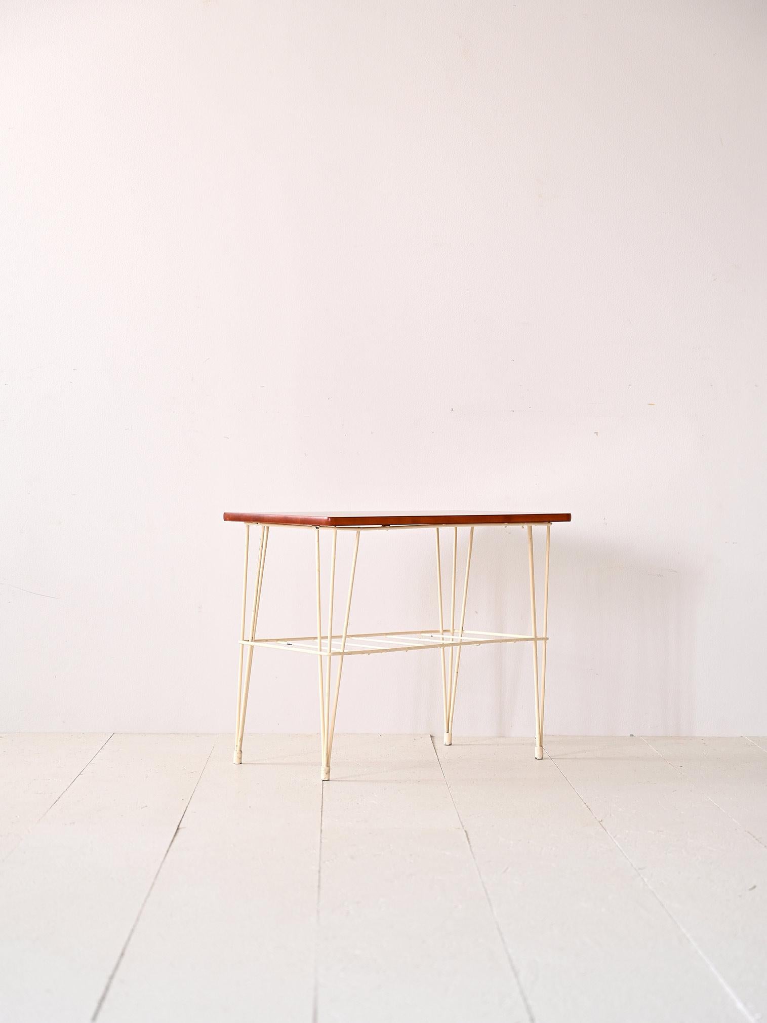1960er Nachttisch aus Holz und Metall (Skandinavische Moderne) im Angebot