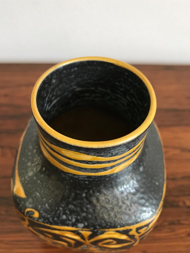 1960s Nils Thorsson Scandinavian Ceramic Vase for Royal Copenhagen In Excellent Condition For Sale In Modena, IT