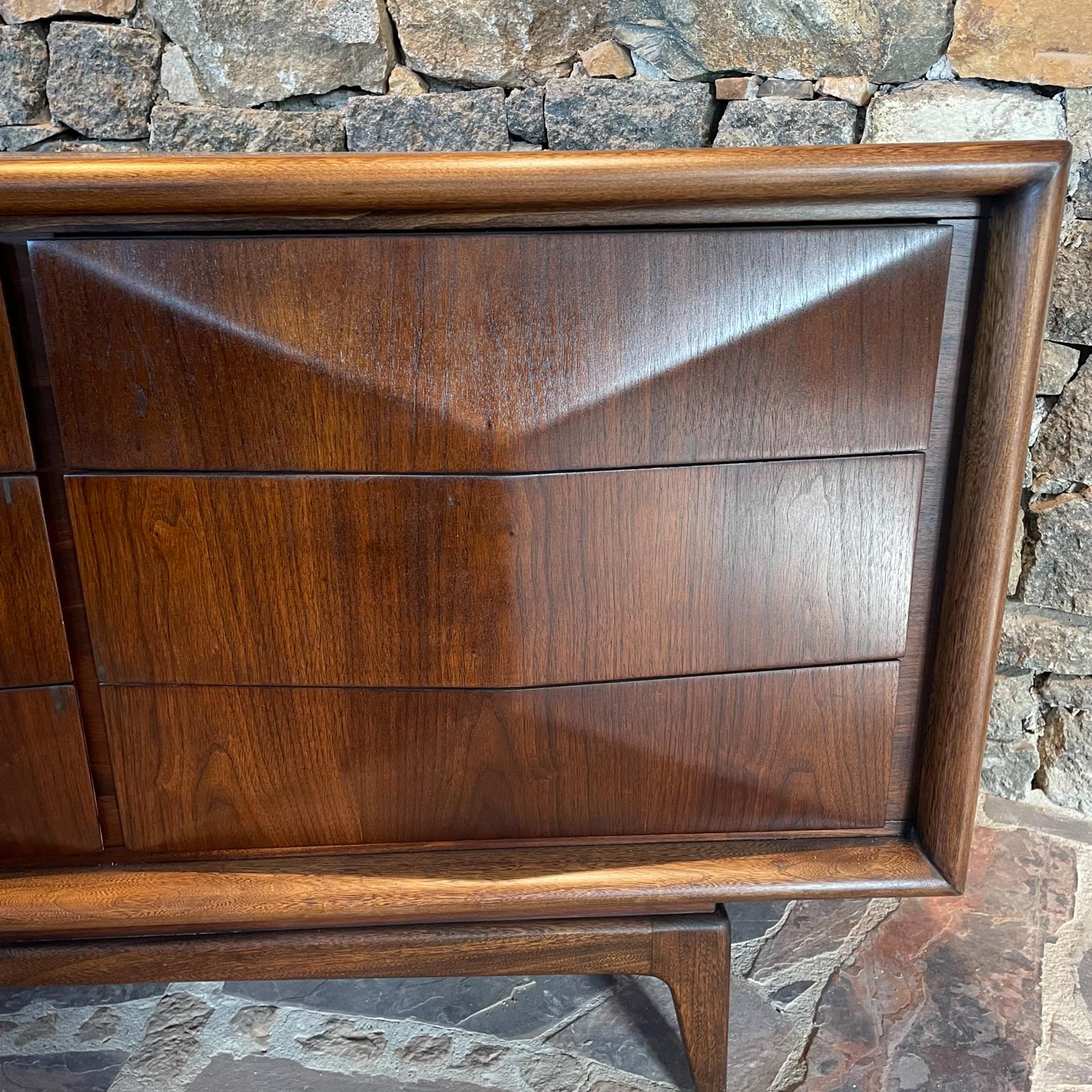 Mid-20th Century 1960s Nine Drawer Diamond Triple Dresser Style Monteverdi & Young Cal Mode Calif