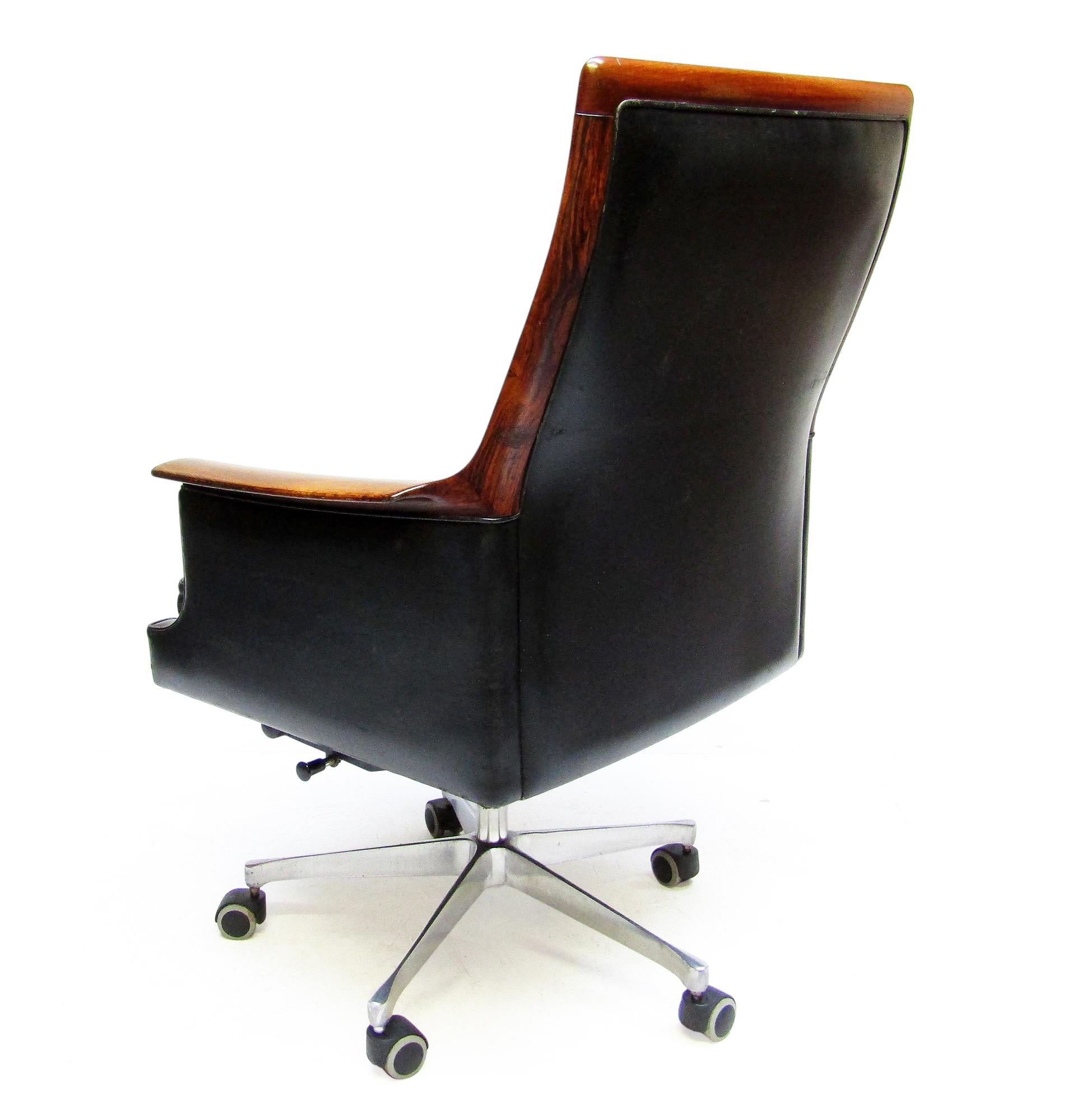 1960s Minerva Executive Swivel Chair in Leather & Rosewood by Torbjorn Afdal For Sale 5