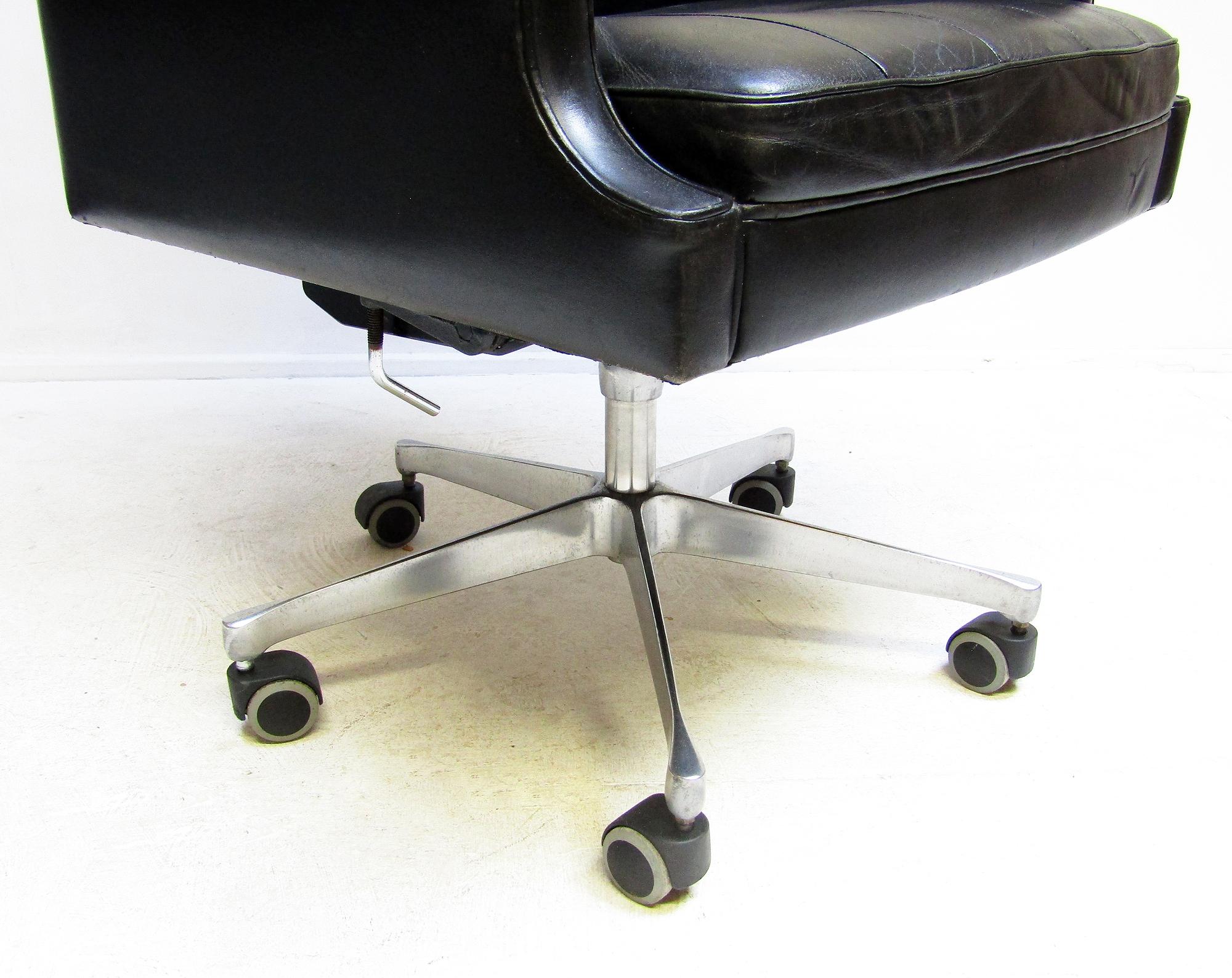 1960s Minerva Executive Swivel Chair in Leather & Rosewood by Torbjorn Afdal For Sale 8