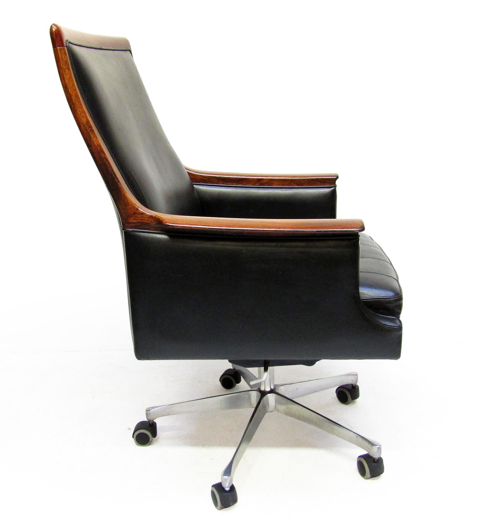 Norwegian 1960s Minerva Executive Swivel Chair in Leather & Rosewood by Torbjorn Afdal For Sale