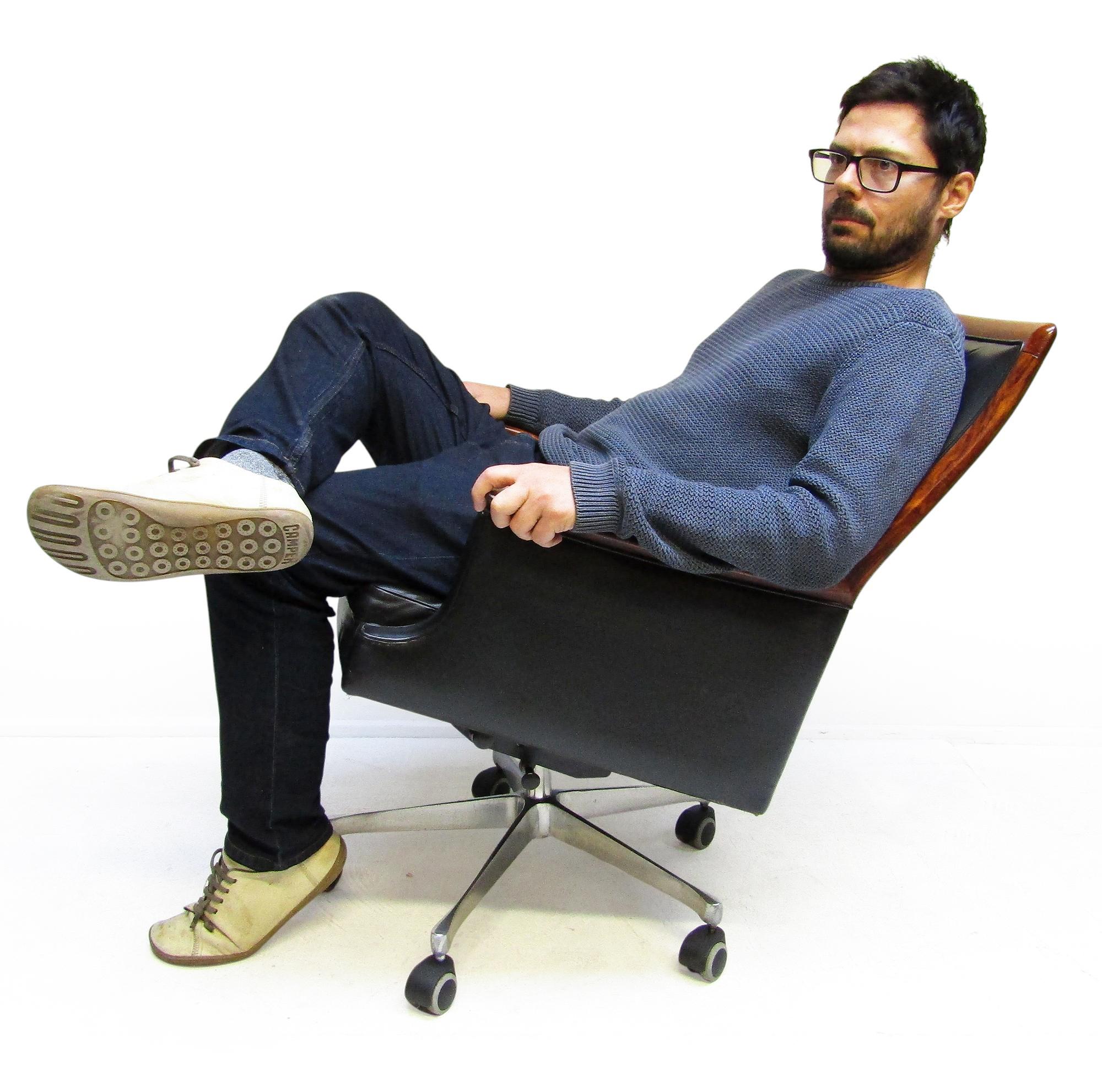1960s Minerva Executive Swivel Chair in Leather & Rosewood by Torbjorn Afdal For Sale 1