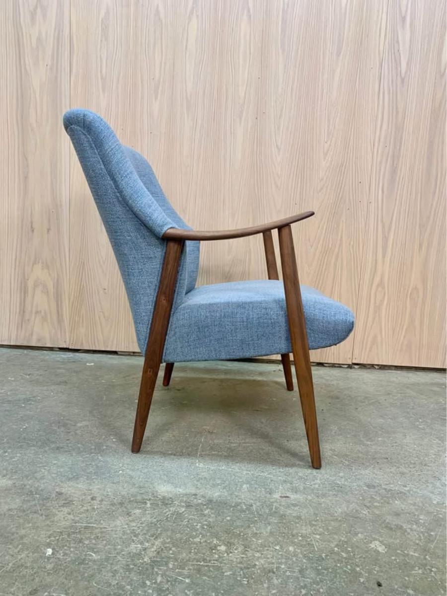 Silla y otomana noruegas de los años 60 en Excelente estado para la venta en Victoria, BC