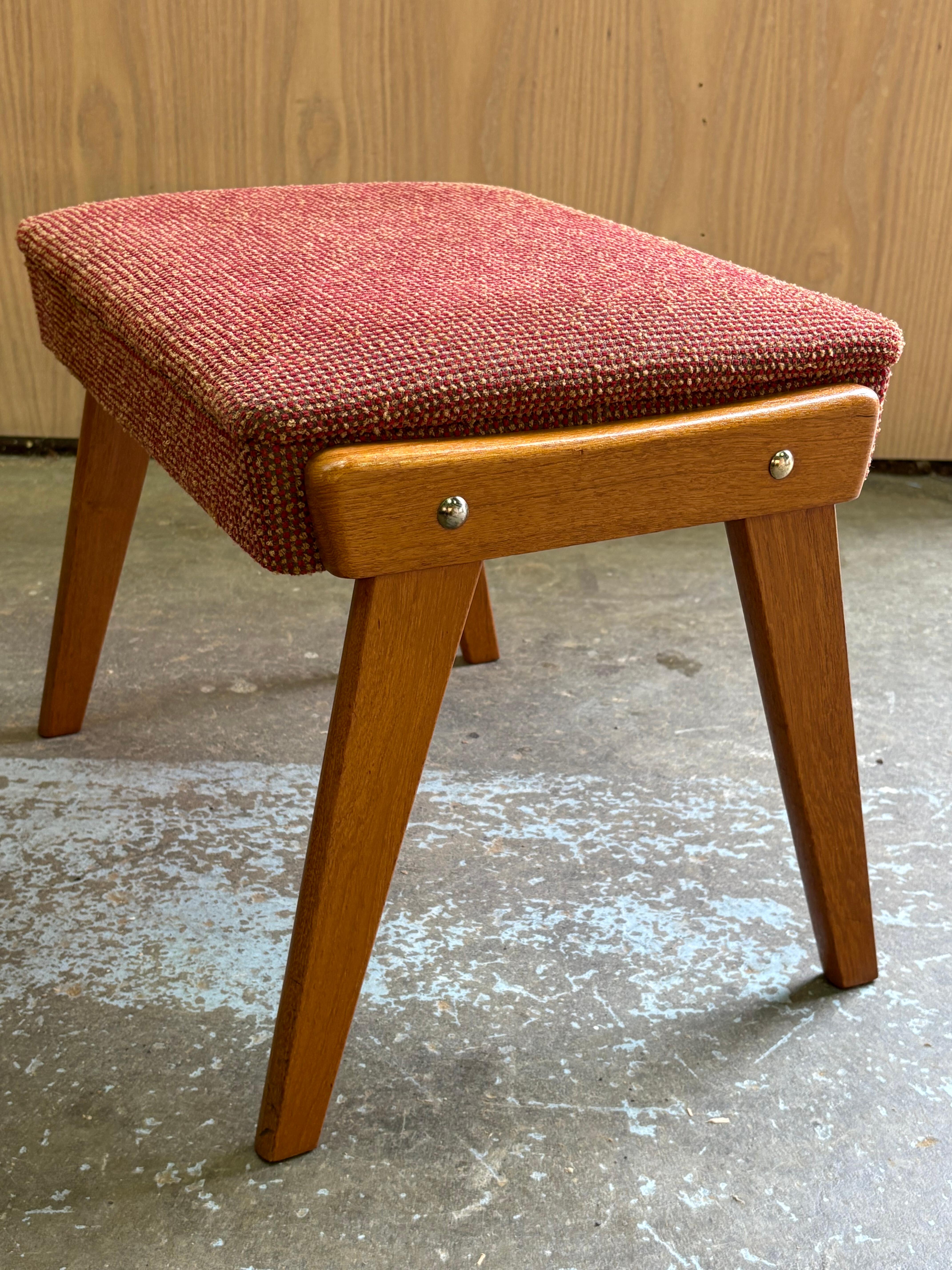 1960s Norwegian Teak and Beeche High Back Reclining Chair and Ottoman (Chaise inclinable à haut dossier en teck et hêtre et pouf) Excellent état - En vente à Victoria, BC