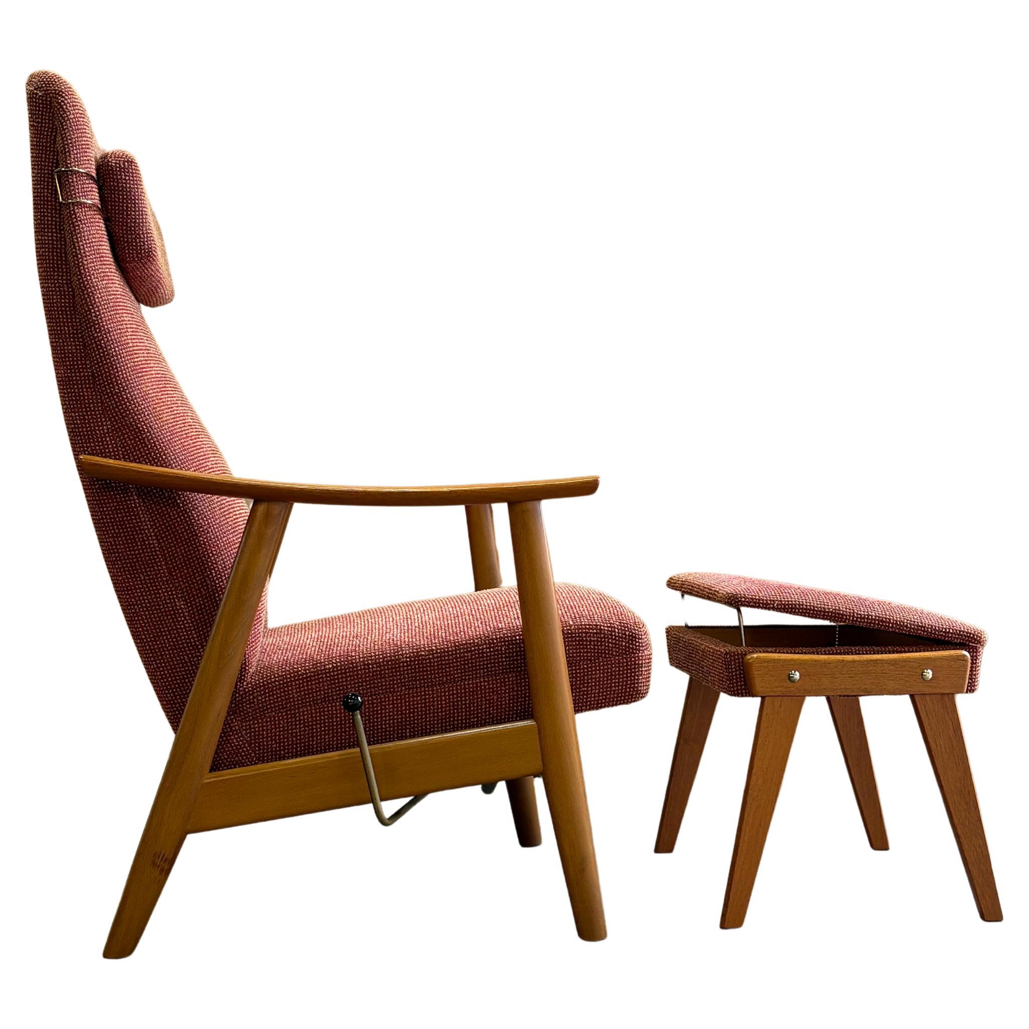 1960s Norwegian Teak and Beeche High Back Reclining Chair and Ottoman (Chaise inclinable à haut dossier en teck et hêtre et pouf) en vente