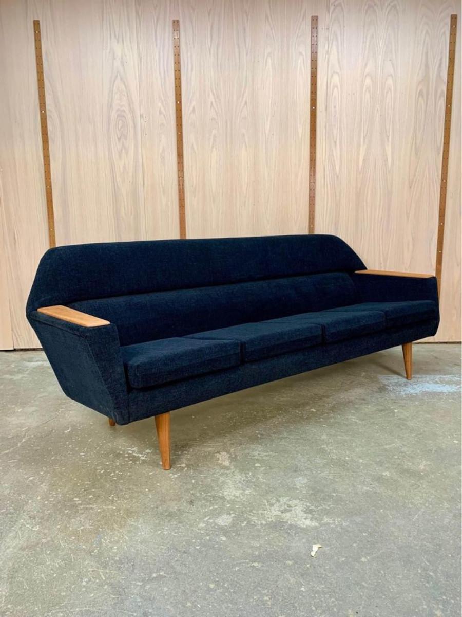 We’re thrilled to present this exquisite 1960s Norwegian sofa, now beautifully restored and ready for your space. Featuring elegant teak legs and armrests, this piece has been fully reupholstered in a high-quality, neutral-toned fabric for superb