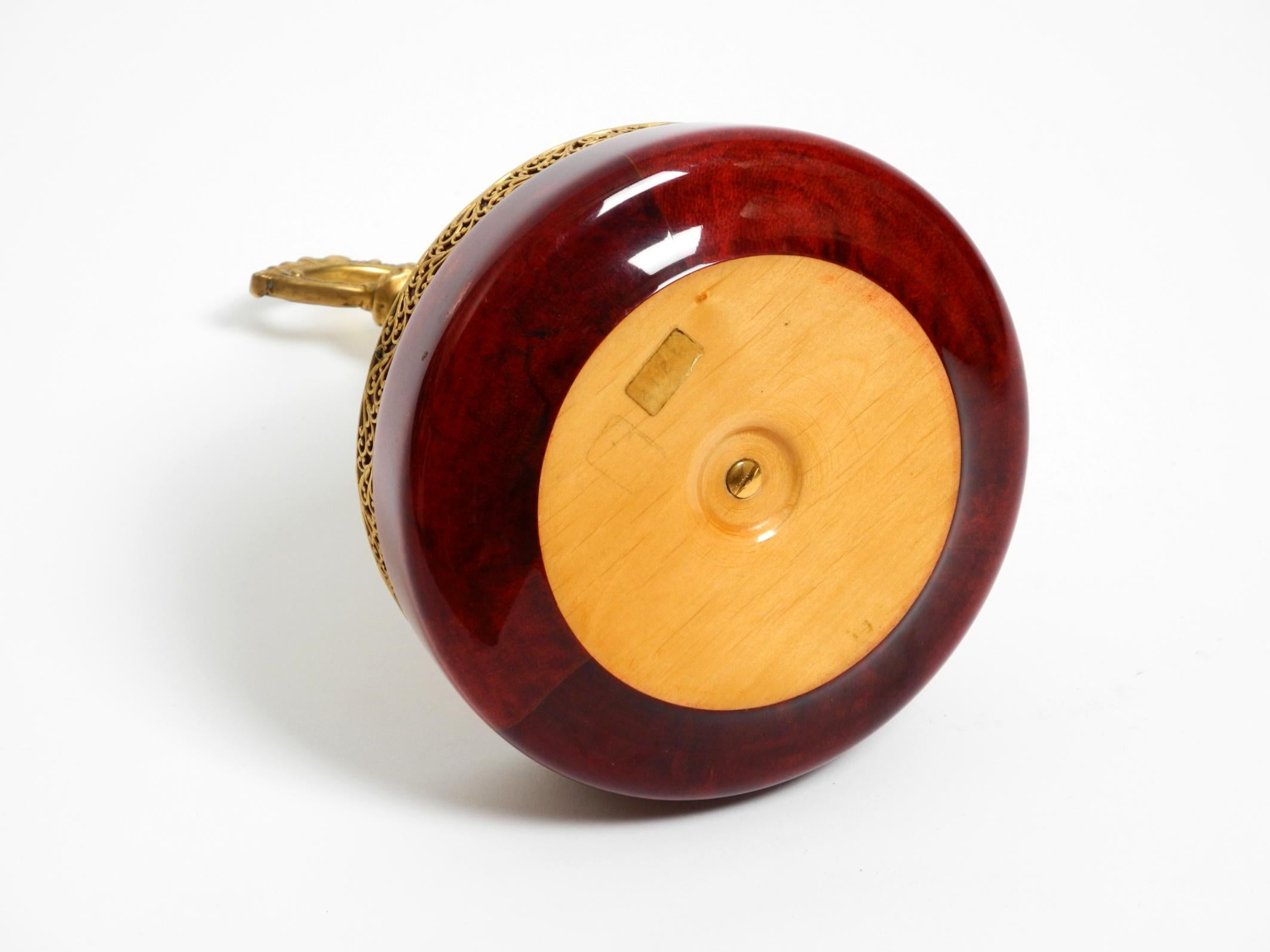 Ciotola per noci anni '60 di Aldo Tura in pelle di capra rossa e ottone - Made in Italy in vendita 1