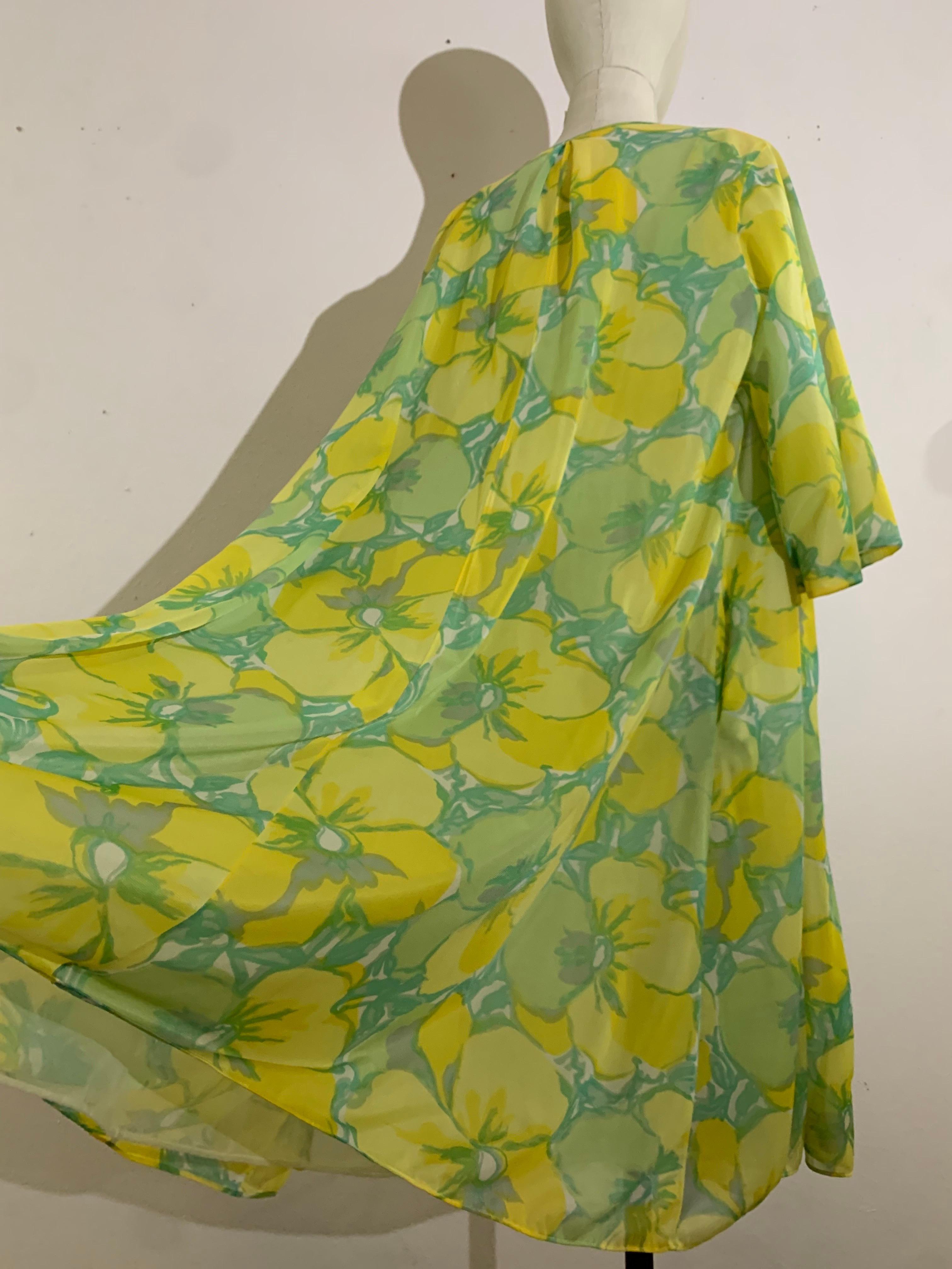1960s Nylon Floral 2-Piece Nightgown & Robe Ensemble in Lime and Aqua For Sale 8