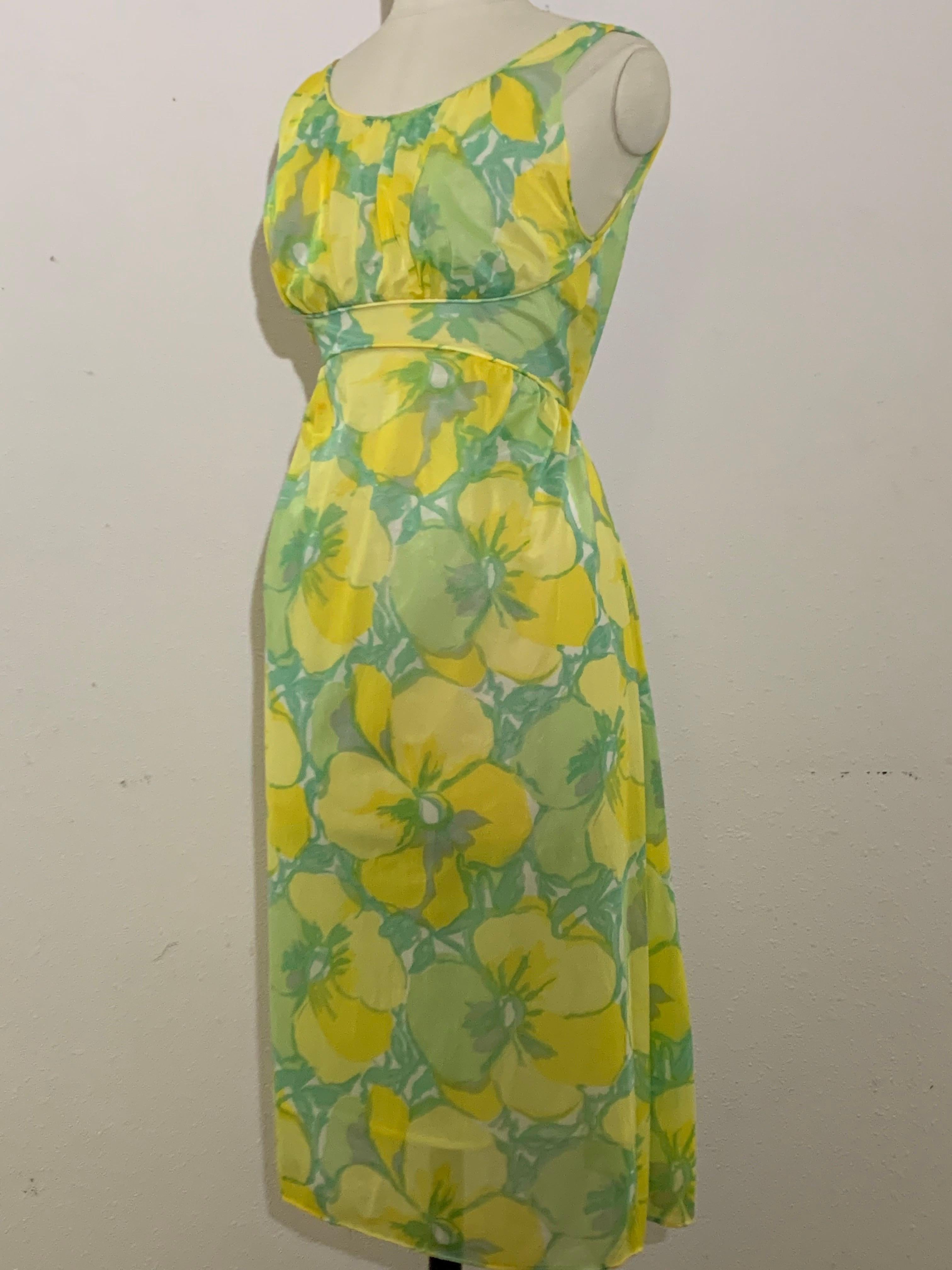 1960s Nylon Floral 2-Piece Nightgown & Robe Ensemble in Lime and Aqua For Sale 9