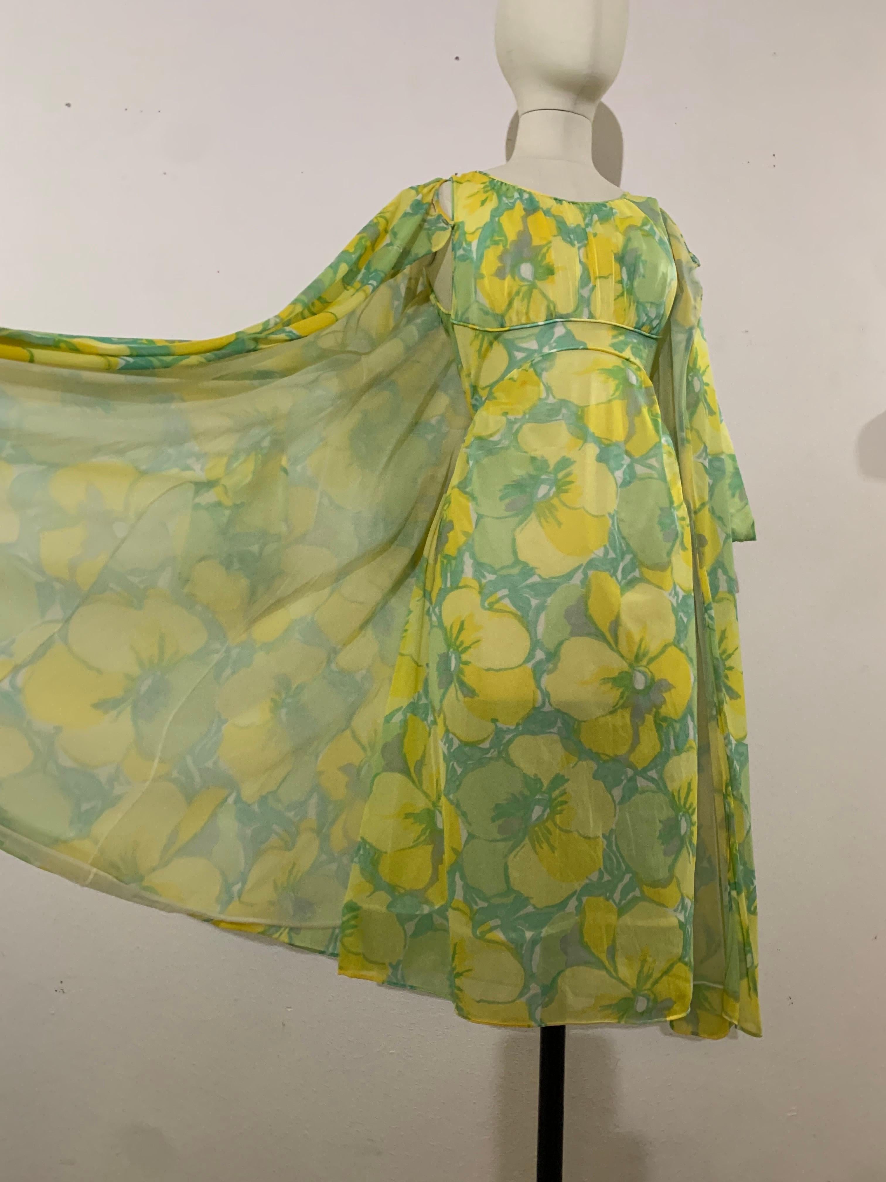 1960s Nylon Floral 2-Piece Nightgown & Robe Ensemble in Lime and Aqua In Excellent Condition For Sale In Gresham, OR