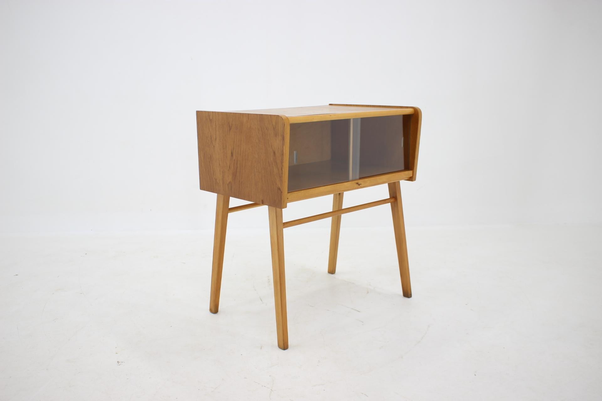 1960s Oak and Glass Cabinet, Czechoslovakia For Sale 1