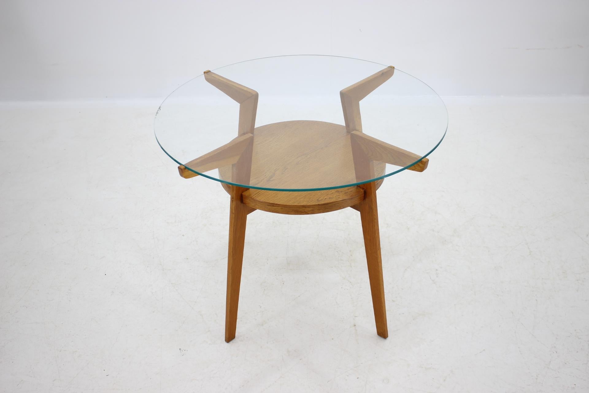 1960s Oak and Glass Coffee Table, Czechoslovakia In Good Condition In Praha, CZ