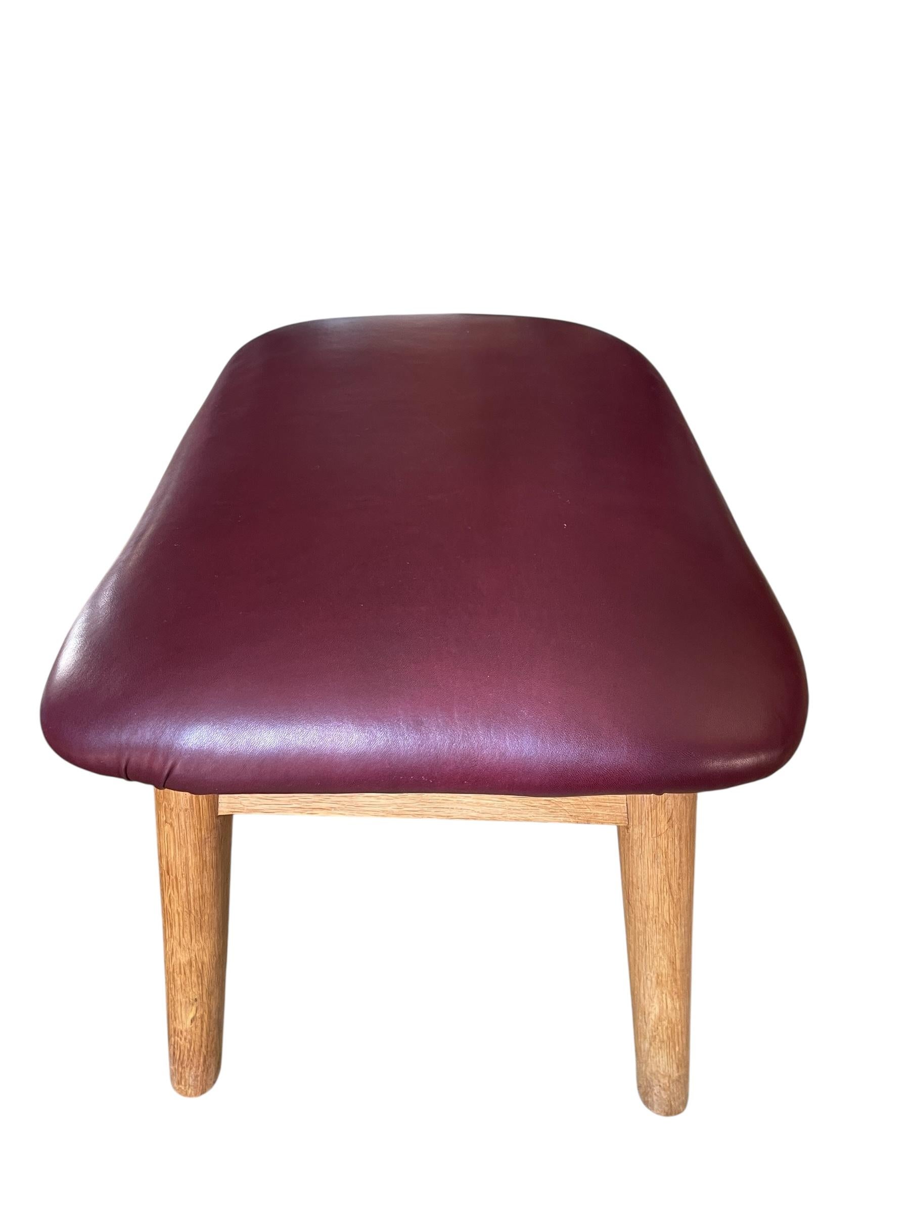 Otomana de roble y cuero de los años 60 en Bueno estado para la venta en Bois-Colombes, FR