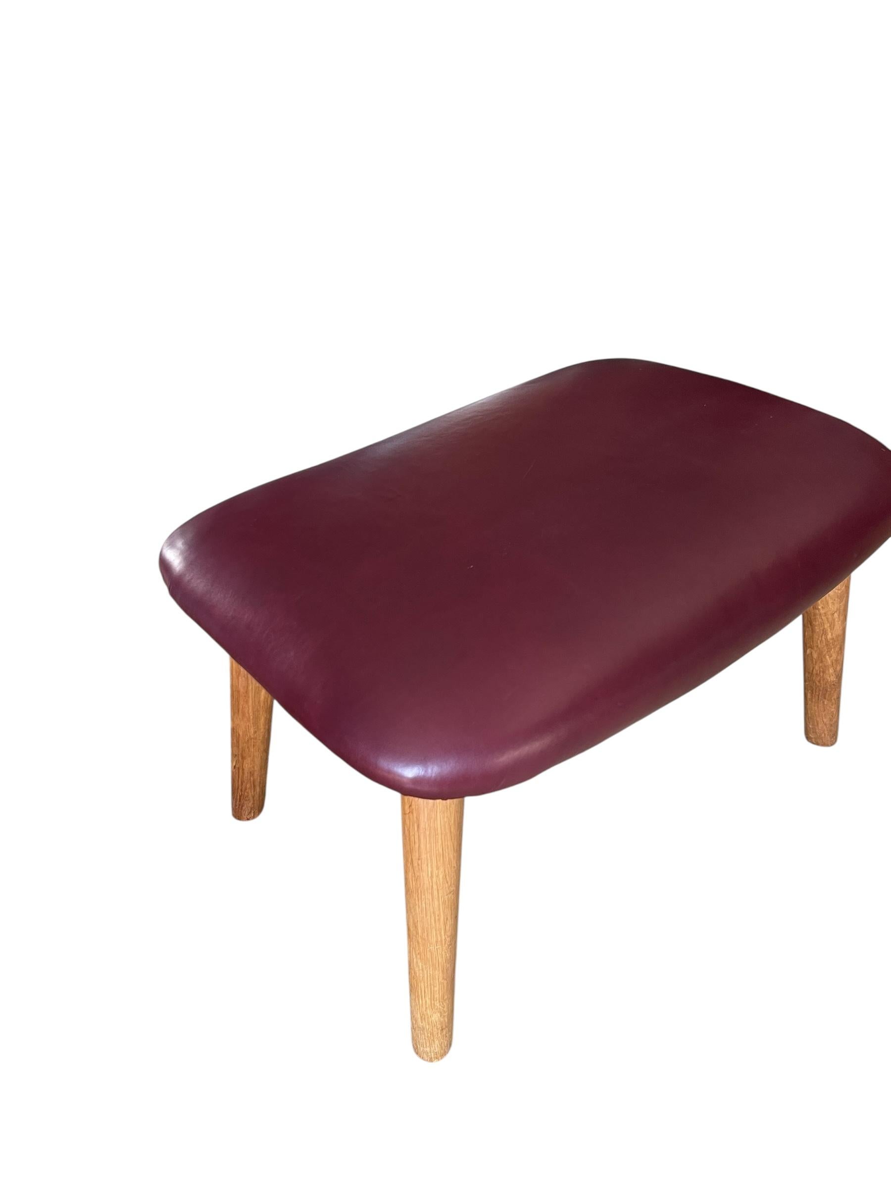 Otomana de roble y cuero de los años 60 en venta 1