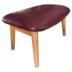 Otomana de roble y cuero de los años 60