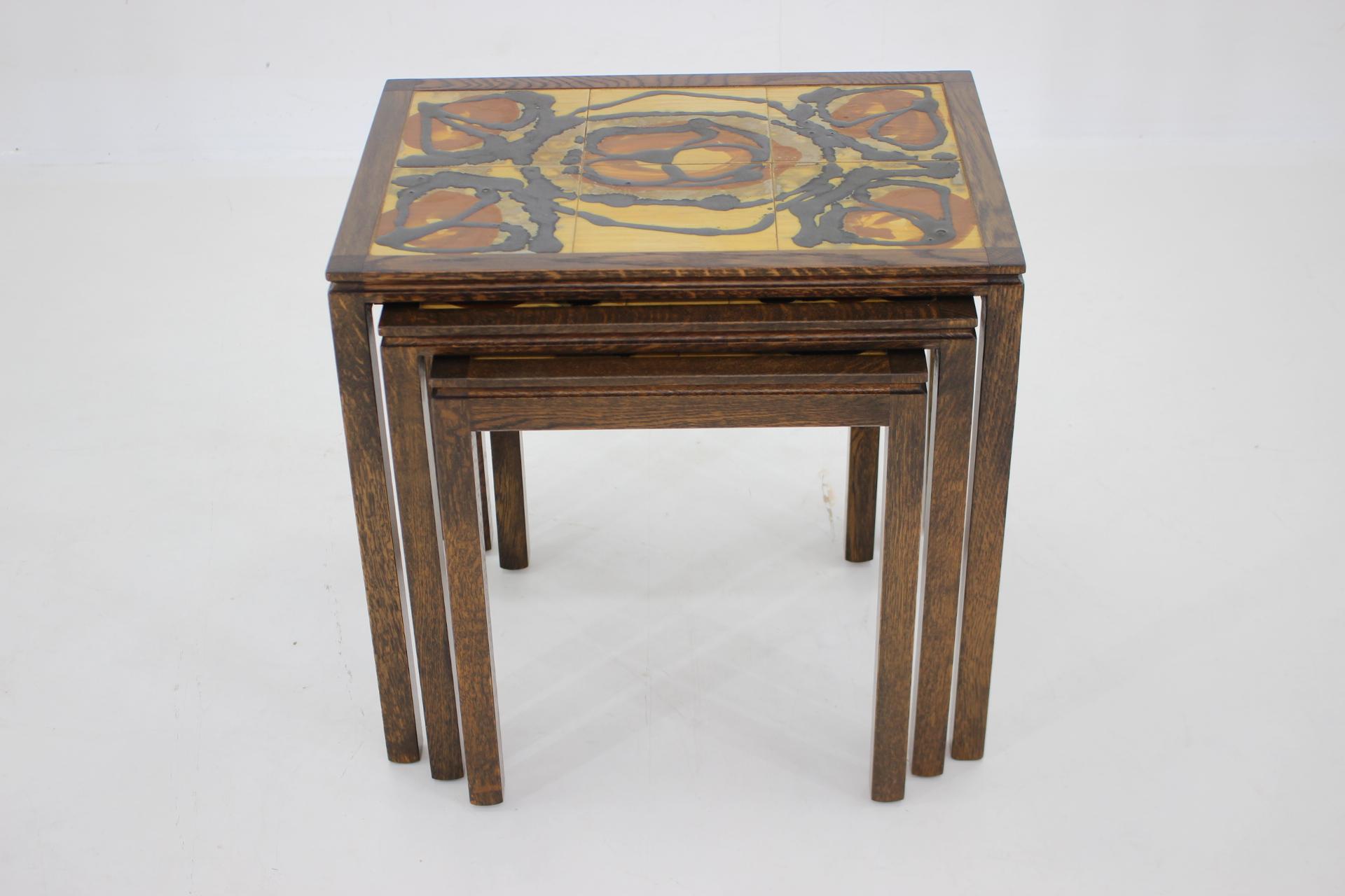 Mid-Century Modern 1960s Oak and Tile Nesting Tables, Denmark For Sale
