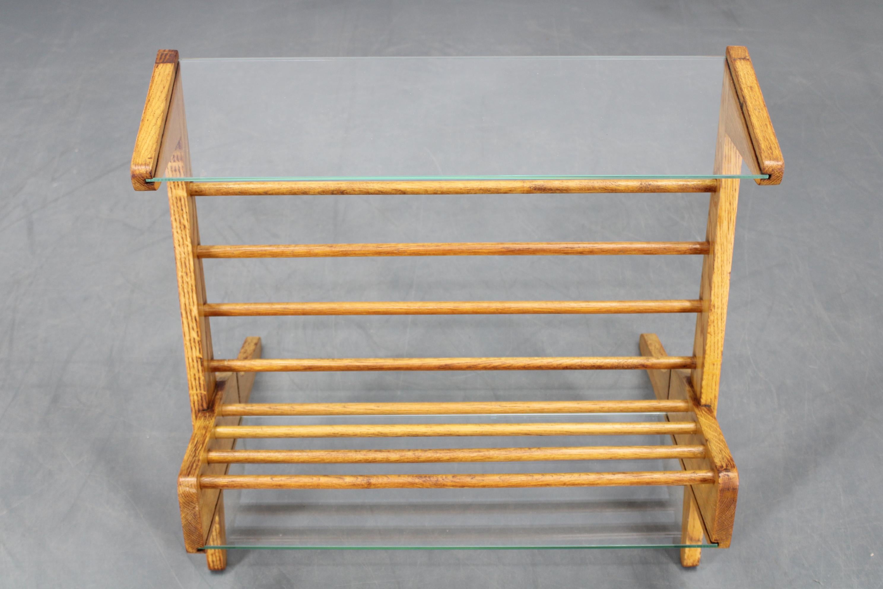 Estantería / soporte para libros de roble de los años 60 por  ULUV, Checoslovaquia Moderno de mediados de siglo en venta