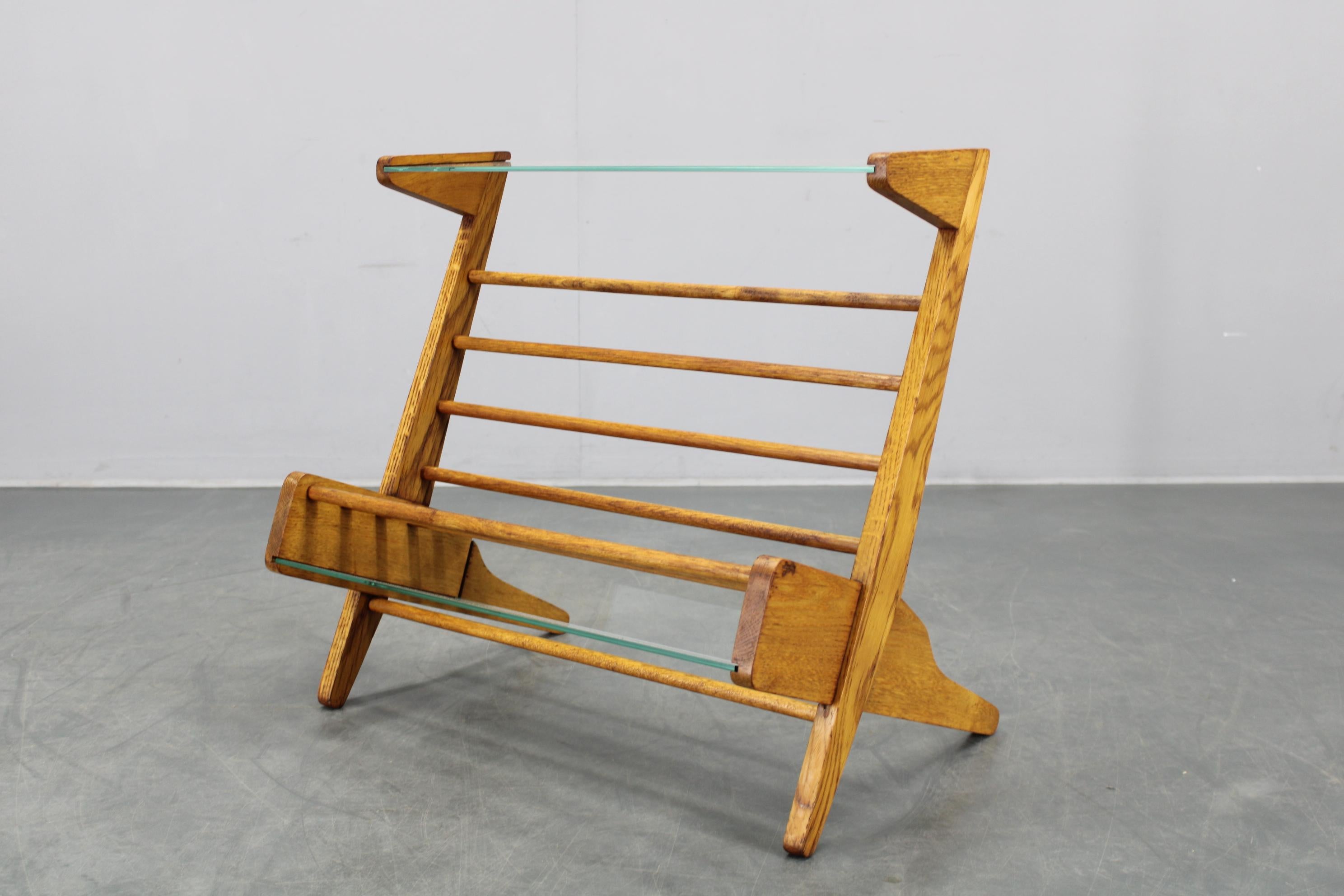 Estantería / soporte para libros de roble de los años 60 por  ULUV, Checoslovaquia en Bueno estado para la venta en Praha, CZ