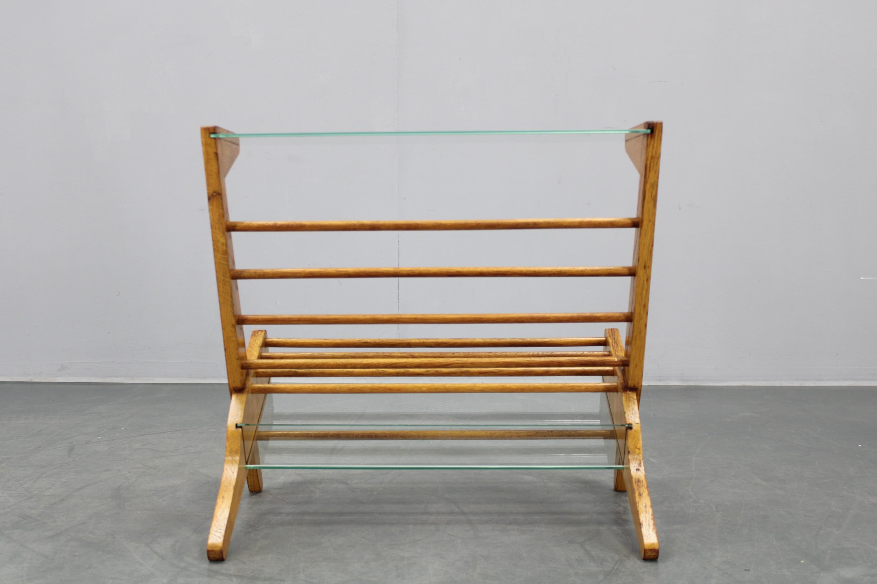 Estantería / soporte para libros de roble de los años 60 por  ULUV, Checoslovaquia en venta 1