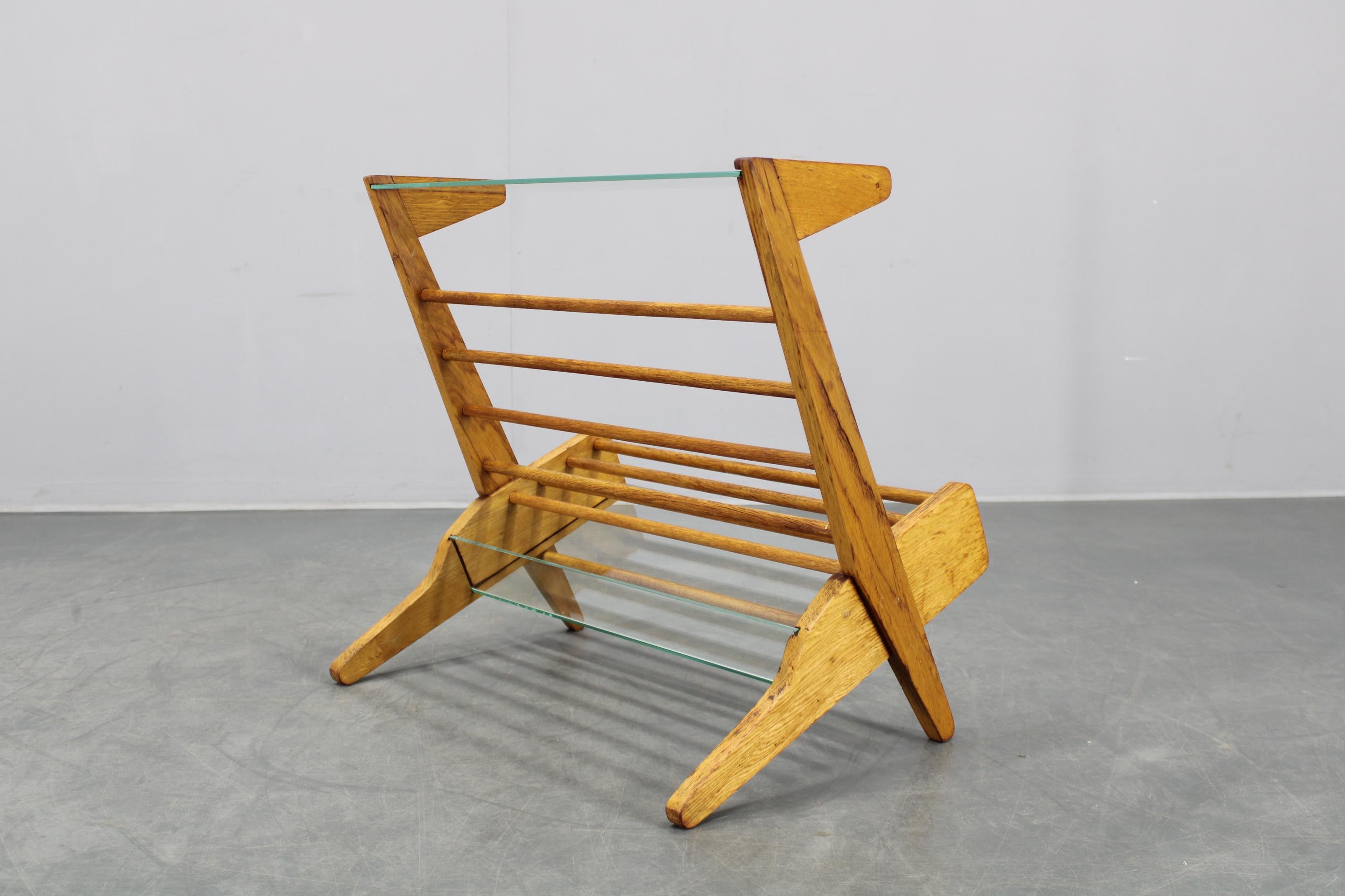 Estantería / soporte para libros de roble de los años 60 por  ULUV, Checoslovaquia en venta 2
