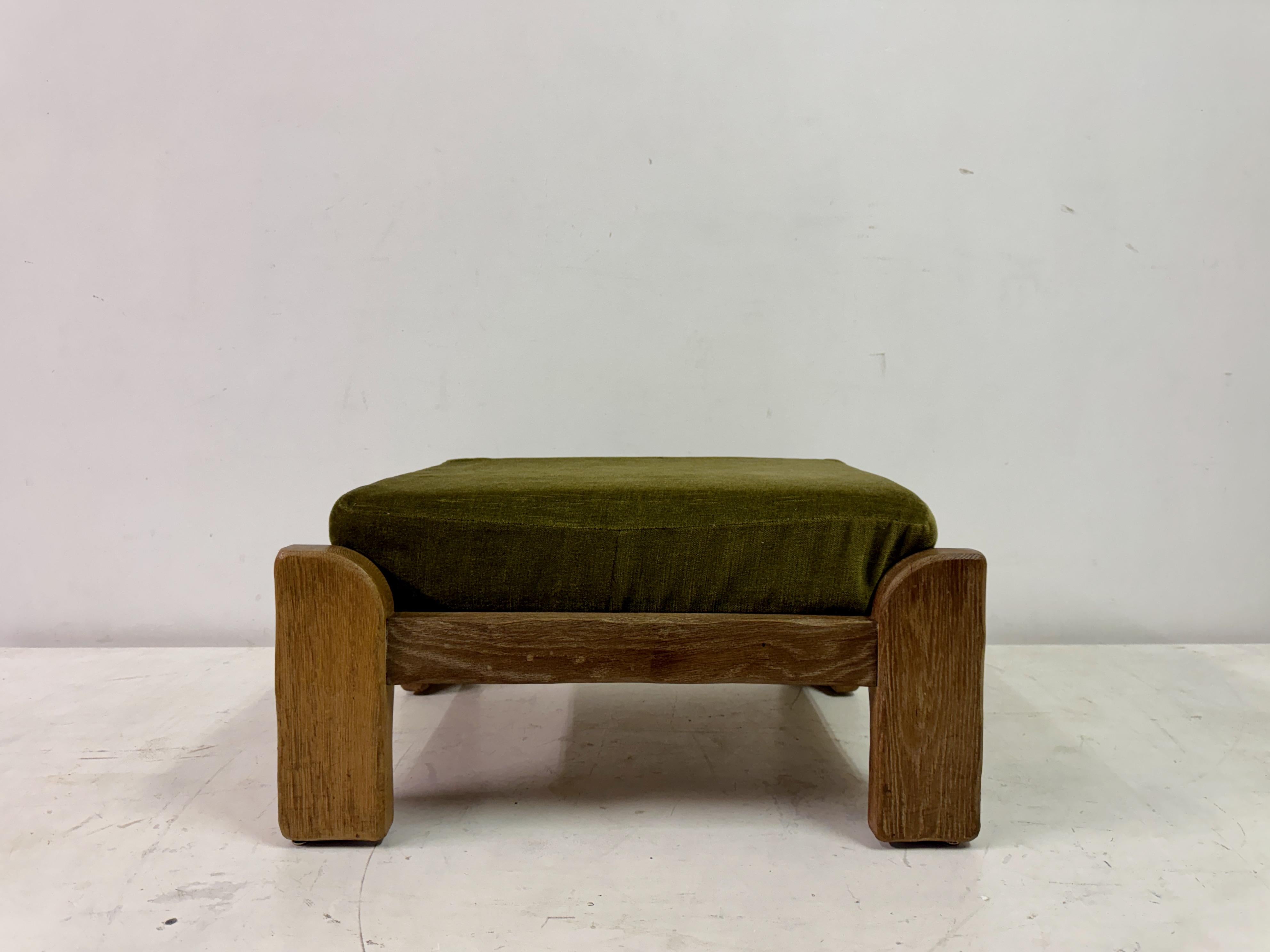1960er EICHE Brutalistischer Hocker oder Ottomane von De Puydt (Moderne der Mitte des Jahrhunderts) im Angebot