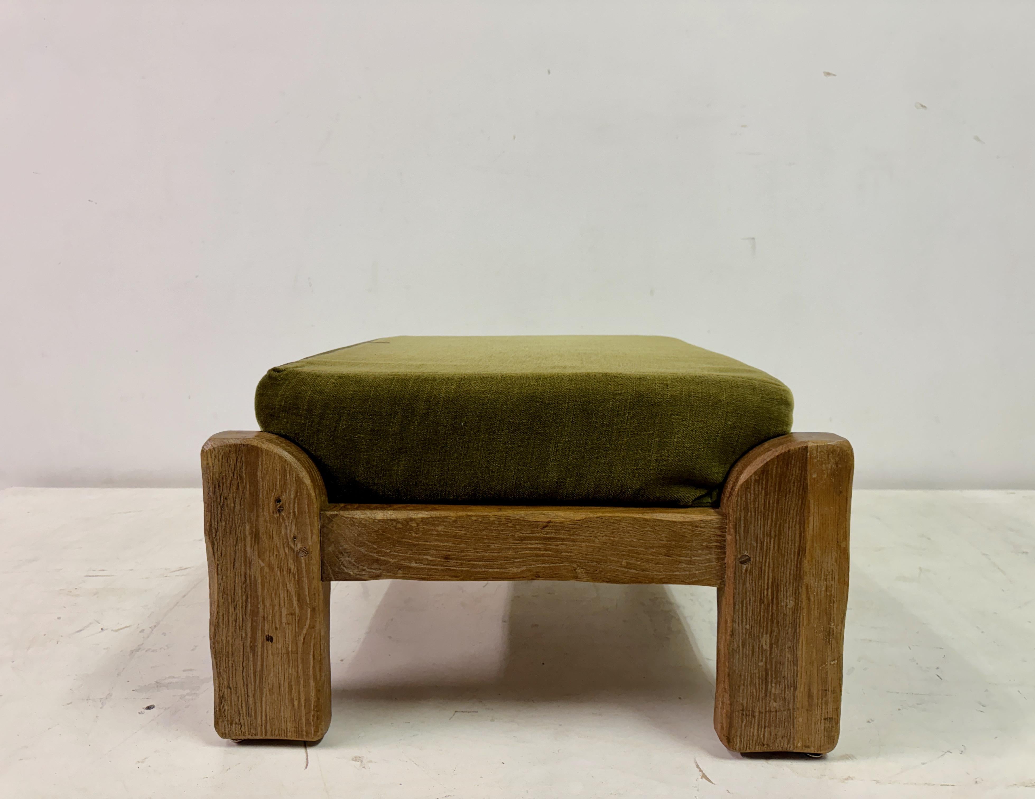 1960er EICHE Brutalistischer Hocker oder Ottomane von De Puydt (Eichenholz) im Angebot