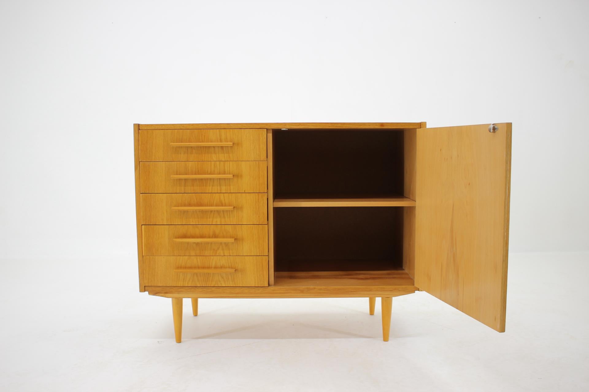 1960s Oak Cabinet, Czechoslovakia In Good Condition For Sale In Praha, CZ