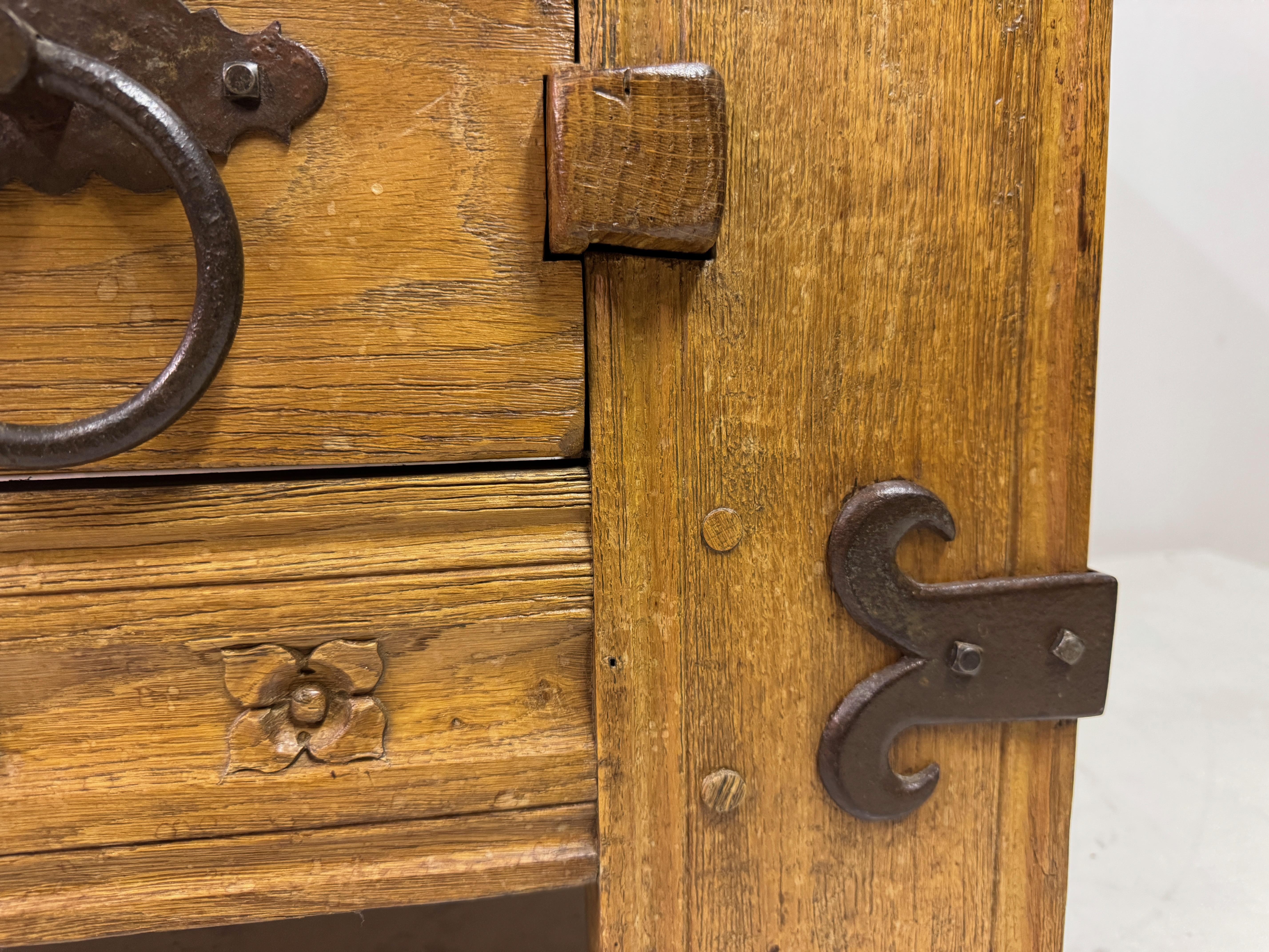 1960s Oak Chest of Drawers with Decorative Ironwork For Sale 3