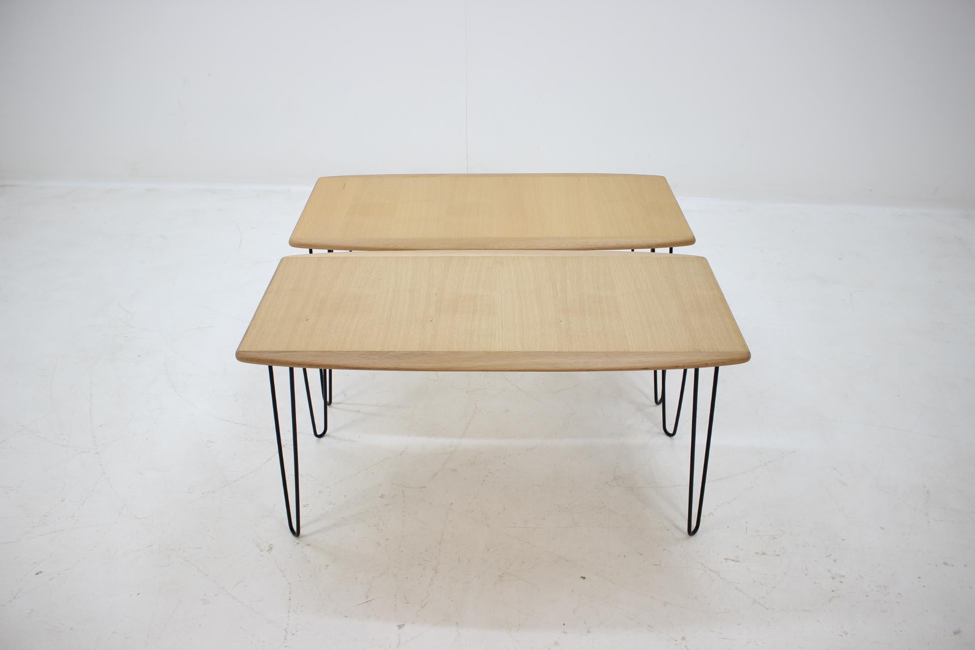 1960s Oak Coffee Table on Hairpin Legs For Sale 3