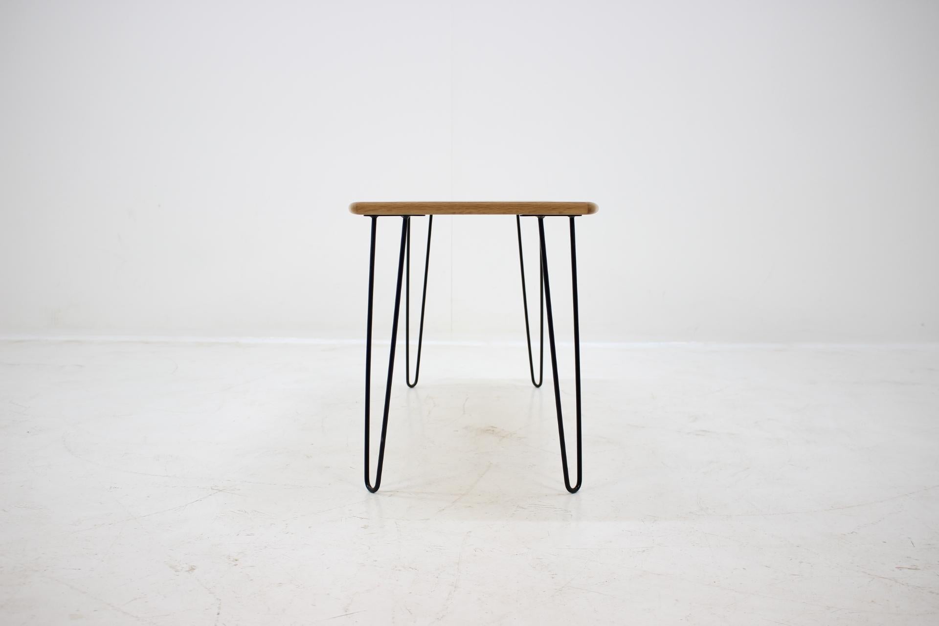 Mid-Century Modern 1960s Oak Coffee Table on Hairpin Legs
