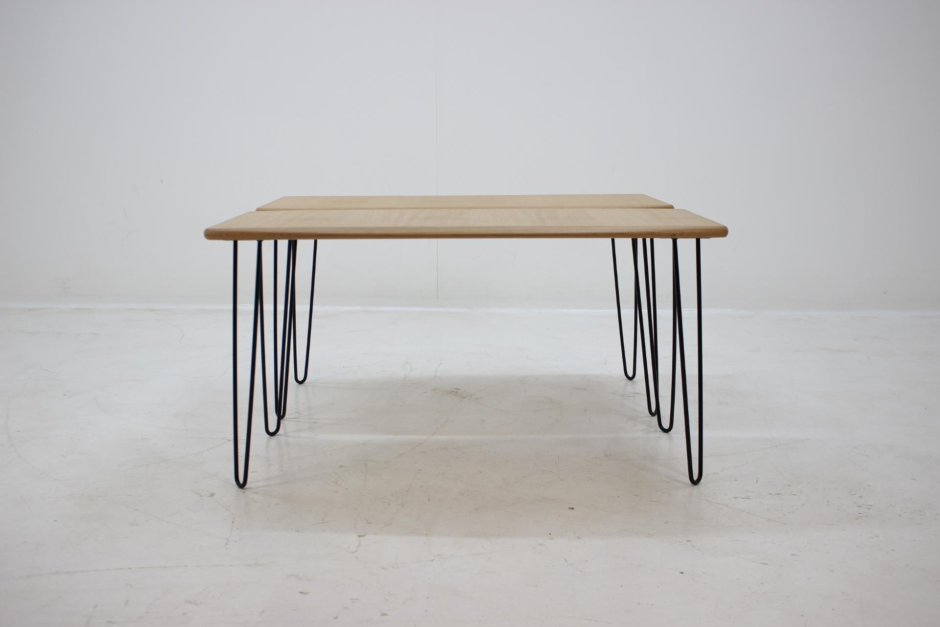 1960s Oak Coffee Table on Hairpin Legs For Sale 1