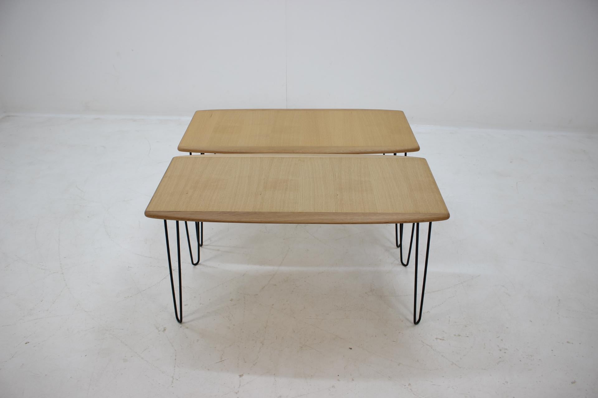 1960s Oak Coffee Table on Hairpin Legs For Sale 2