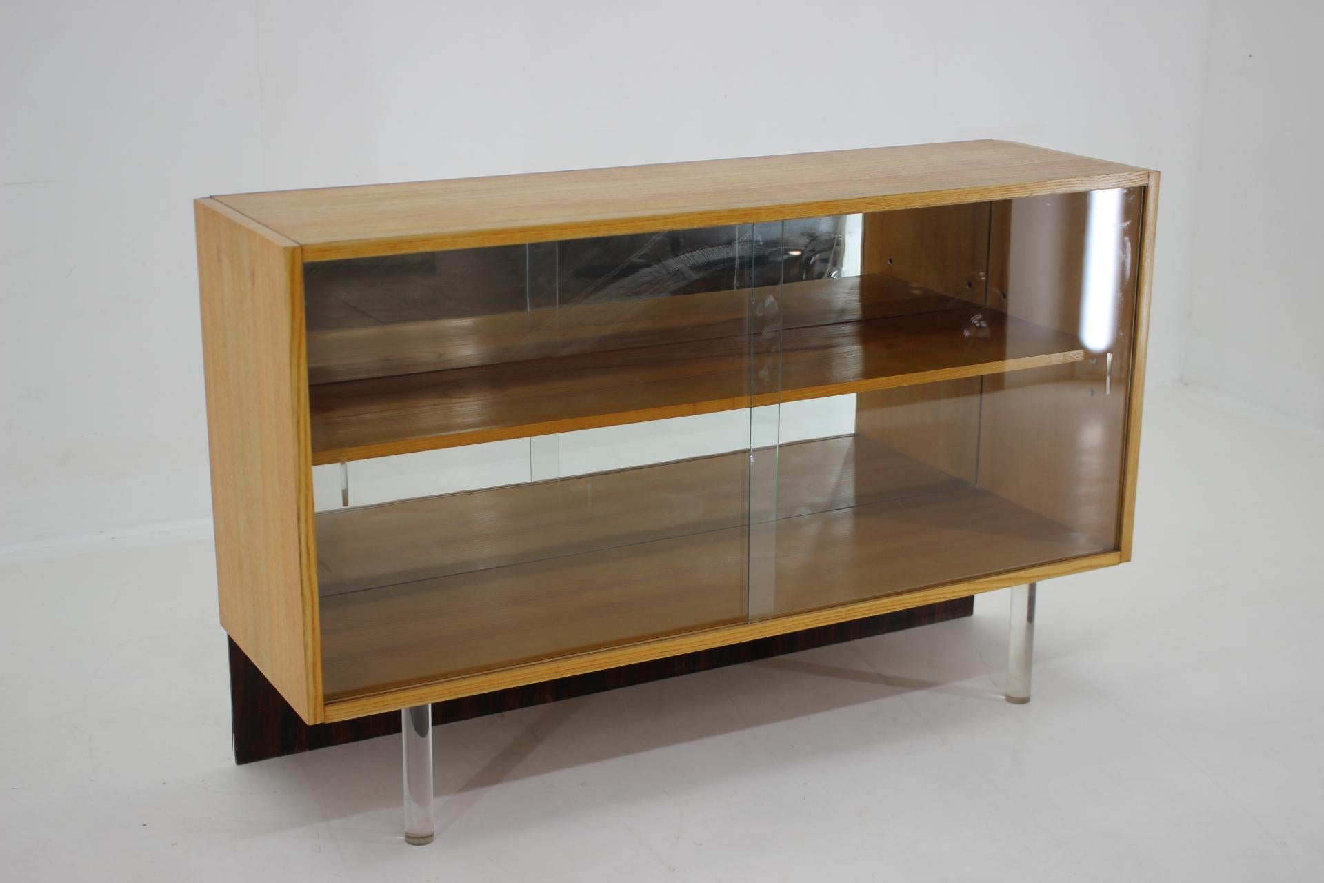 Mid-Century Modern 1960s Oak Glass Cabinet with Lucide Legs, Germany  For Sale