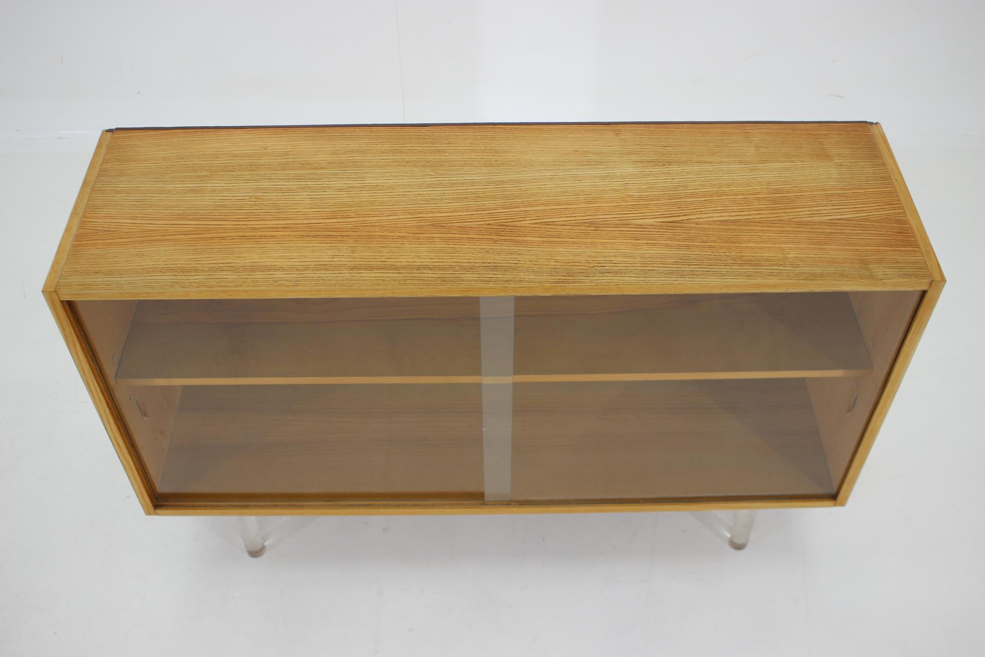 Mid-20th Century 1960s Oak Glass Cabinet with Lucide Legs, Germany  For Sale