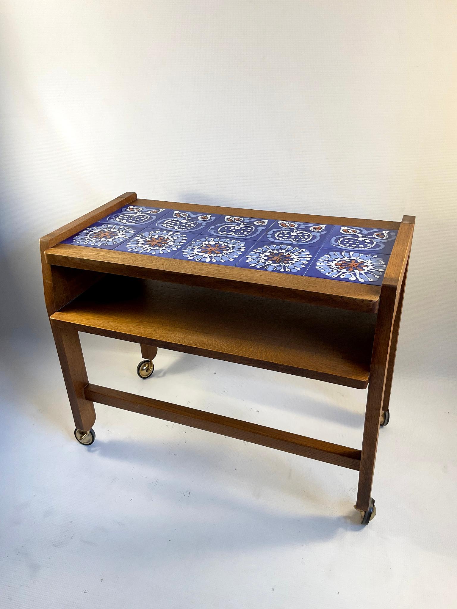 1960s Guillerme et Chambron Oak Side Table with Blue Ceramics Tiles Top For Sale 3