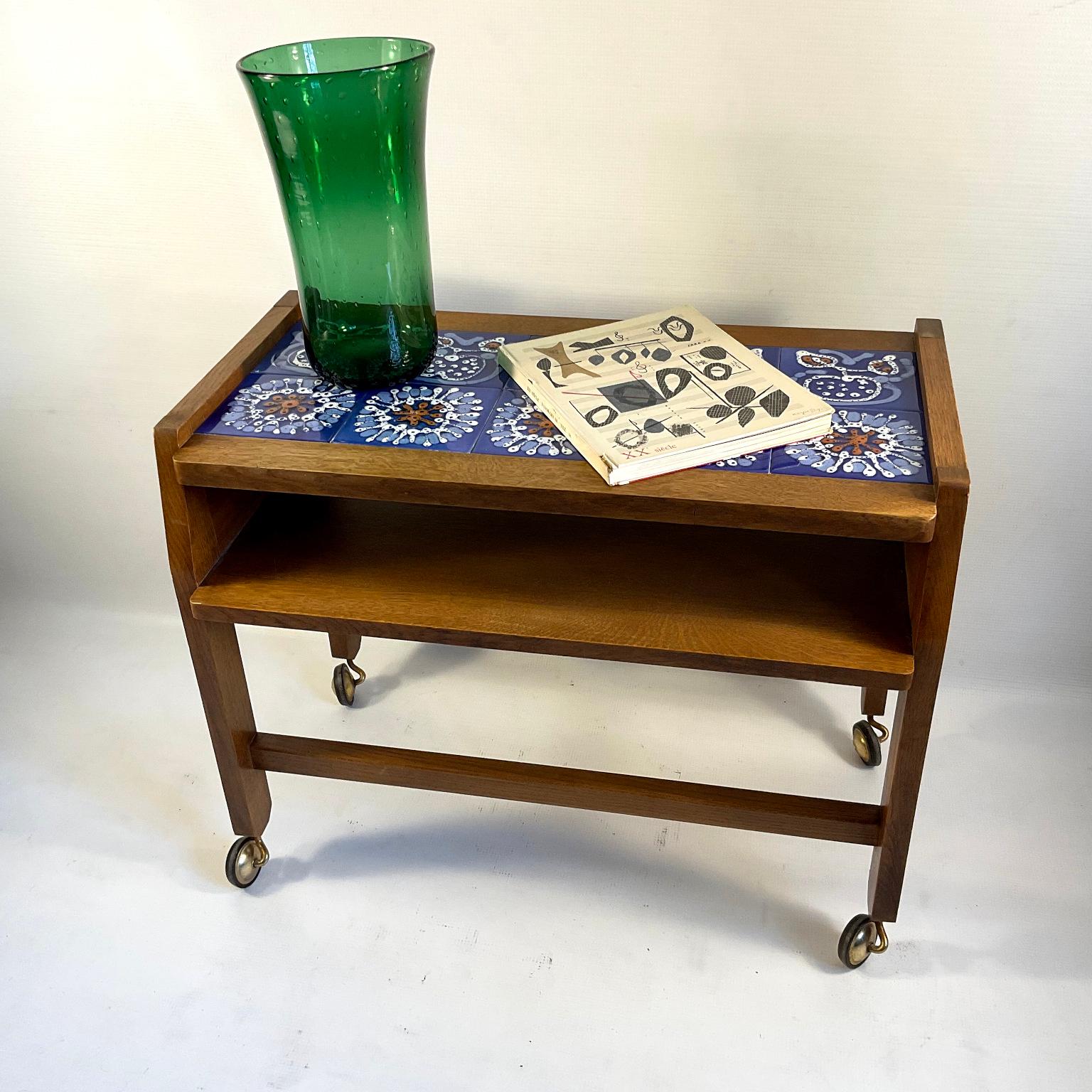 1960s Guillerme et Chambron Oak Side Table with Blue Ceramics Tiles Top For Sale 4