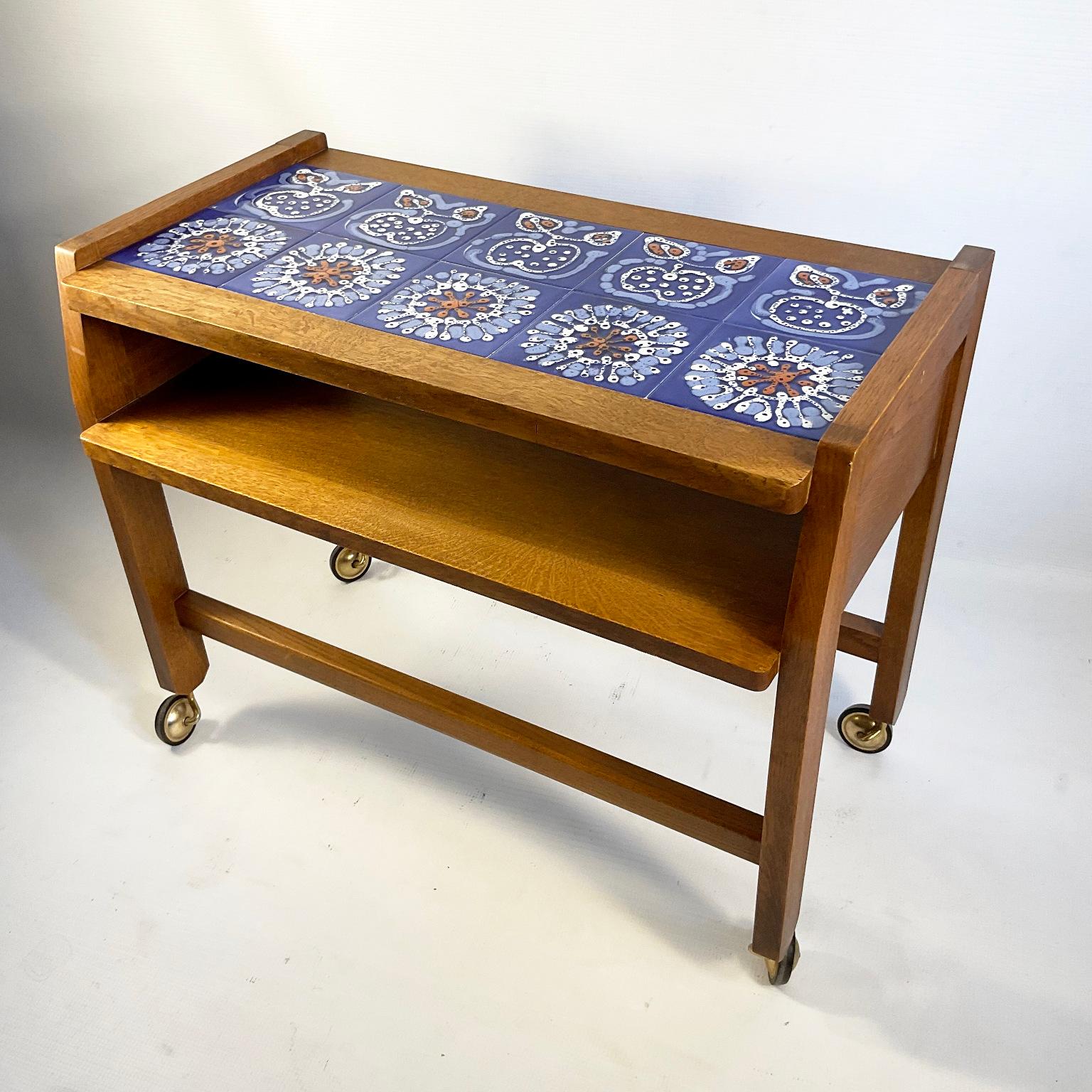 1960s Guillerme et Chambron Oak Side Table with Blue Ceramics Tiles Top For Sale 5