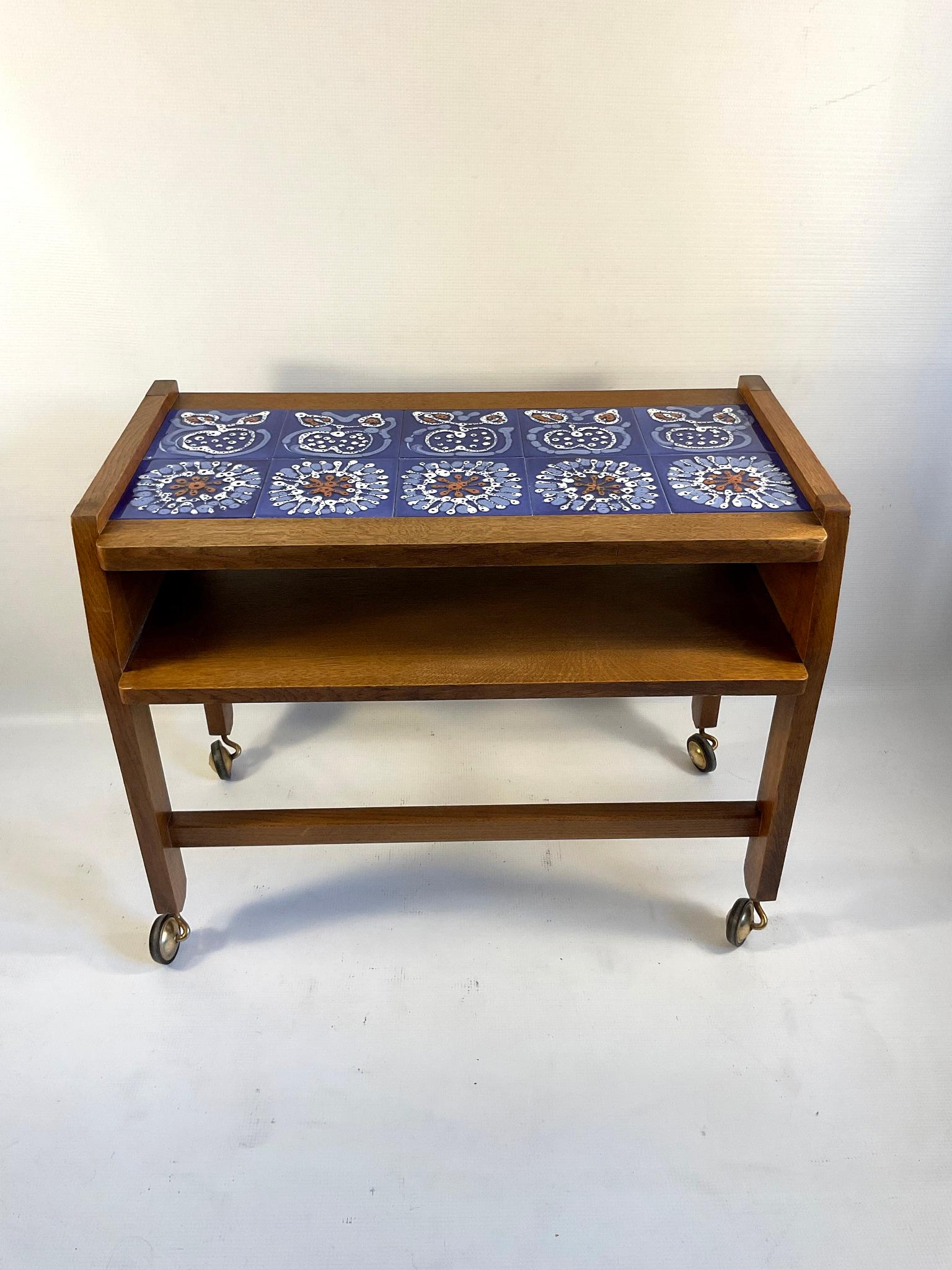 1960s Guillerme et Chambron Oak Side Table with Blue Ceramics Tiles Top For Sale 1
