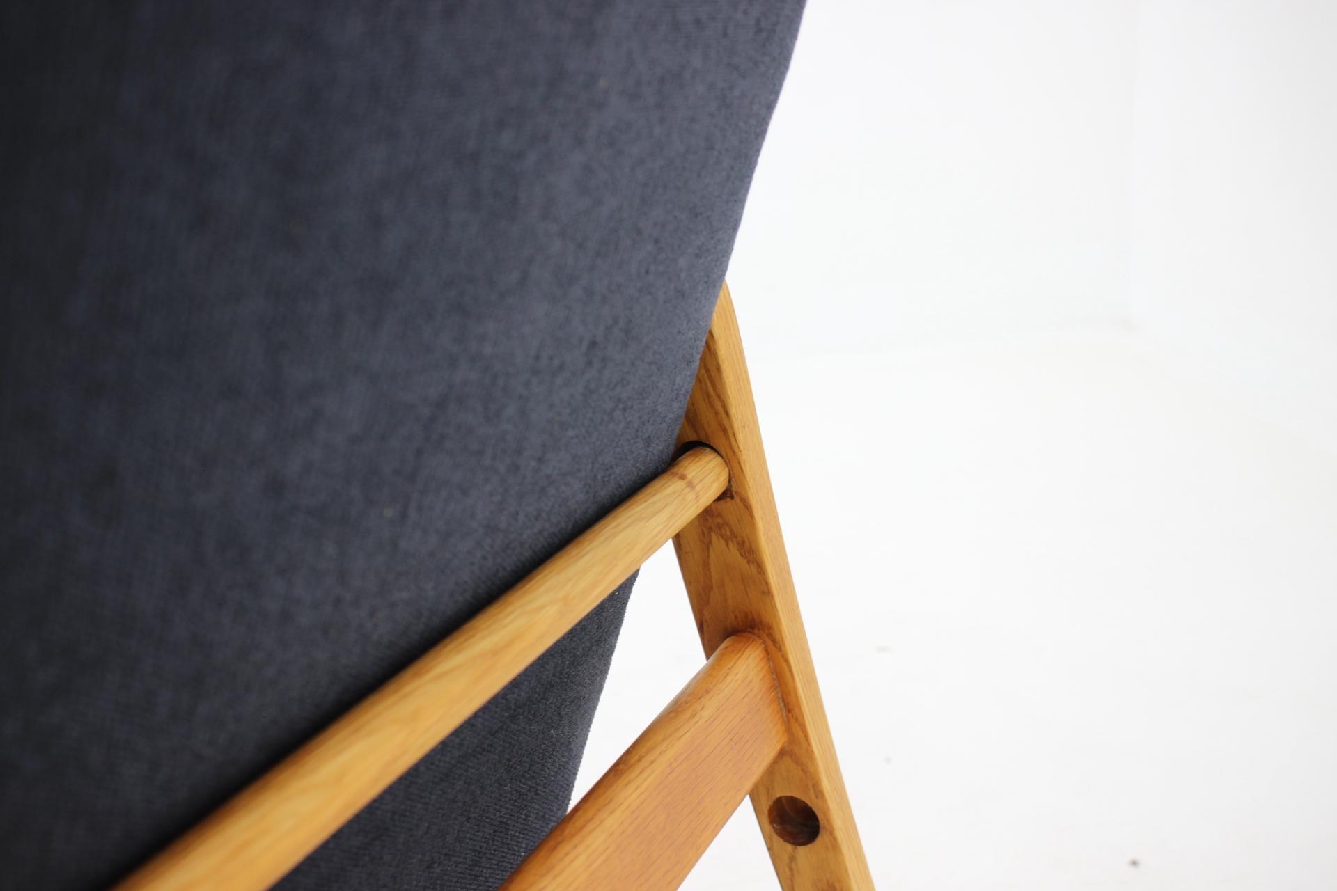 1960s Oak Reclining Wing Chair, Czechoslovakia For Sale 8