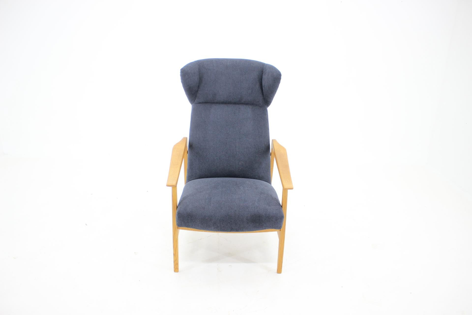 1960s Oak Reclining Wing Chair, Czechoslovakia For Sale 3