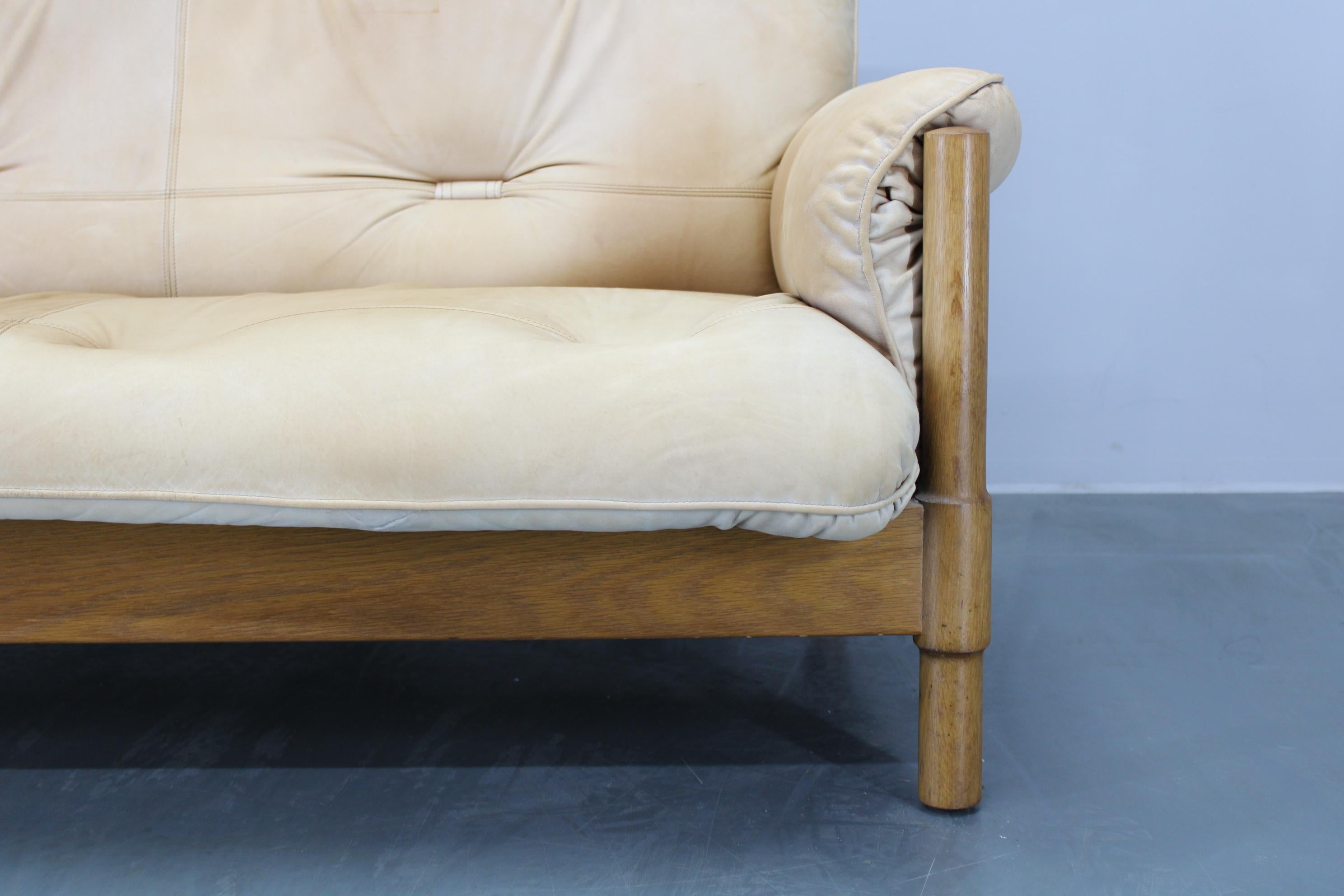 Divano scandinavo a 3 posti in Oak del 1960 con rivestimento in pelle pregiata in vendita 9