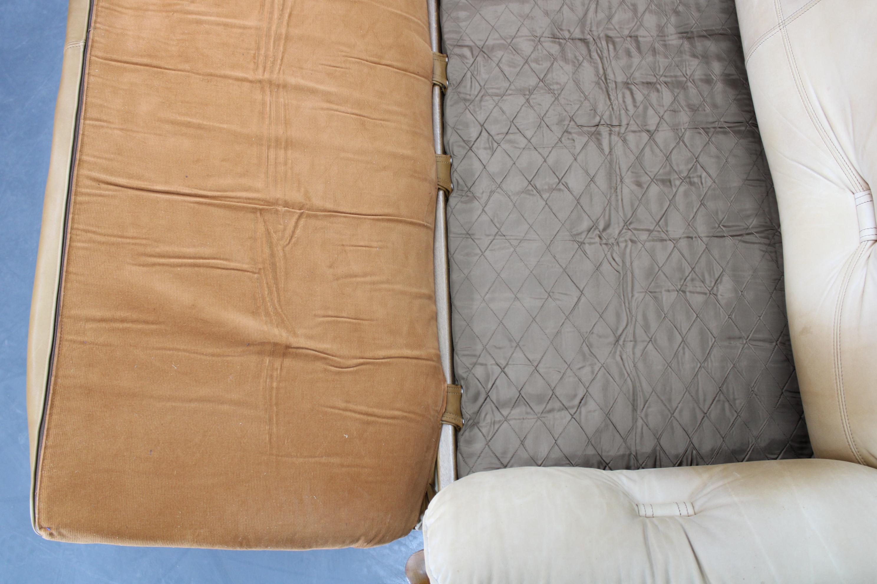 Divano scandinavo a 3 posti in Oak del 1960 con rivestimento in pelle pregiata in vendita 10
