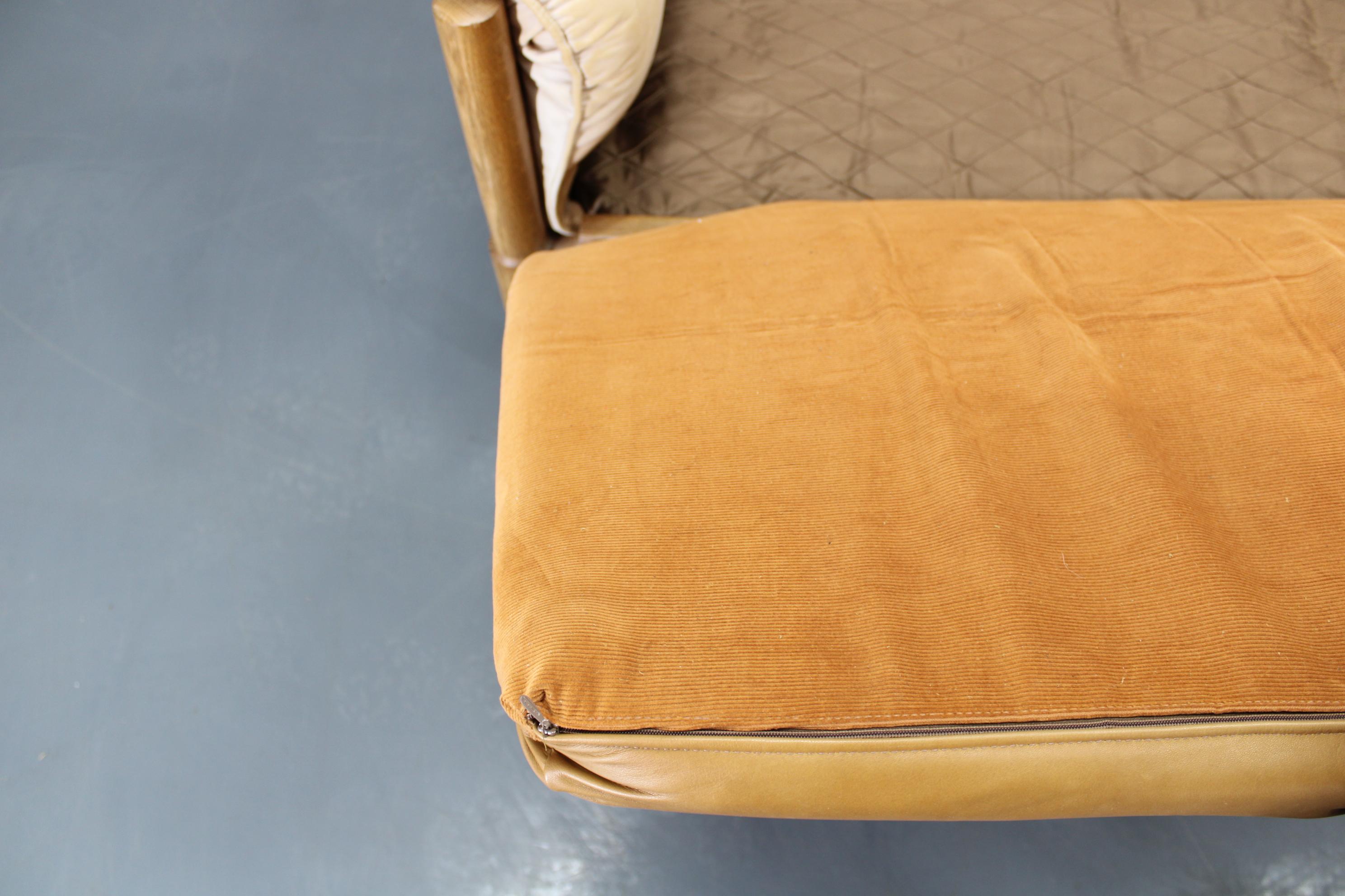 Divano scandinavo a 3 posti in Oak del 1960 con rivestimento in pelle pregiata in vendita 11