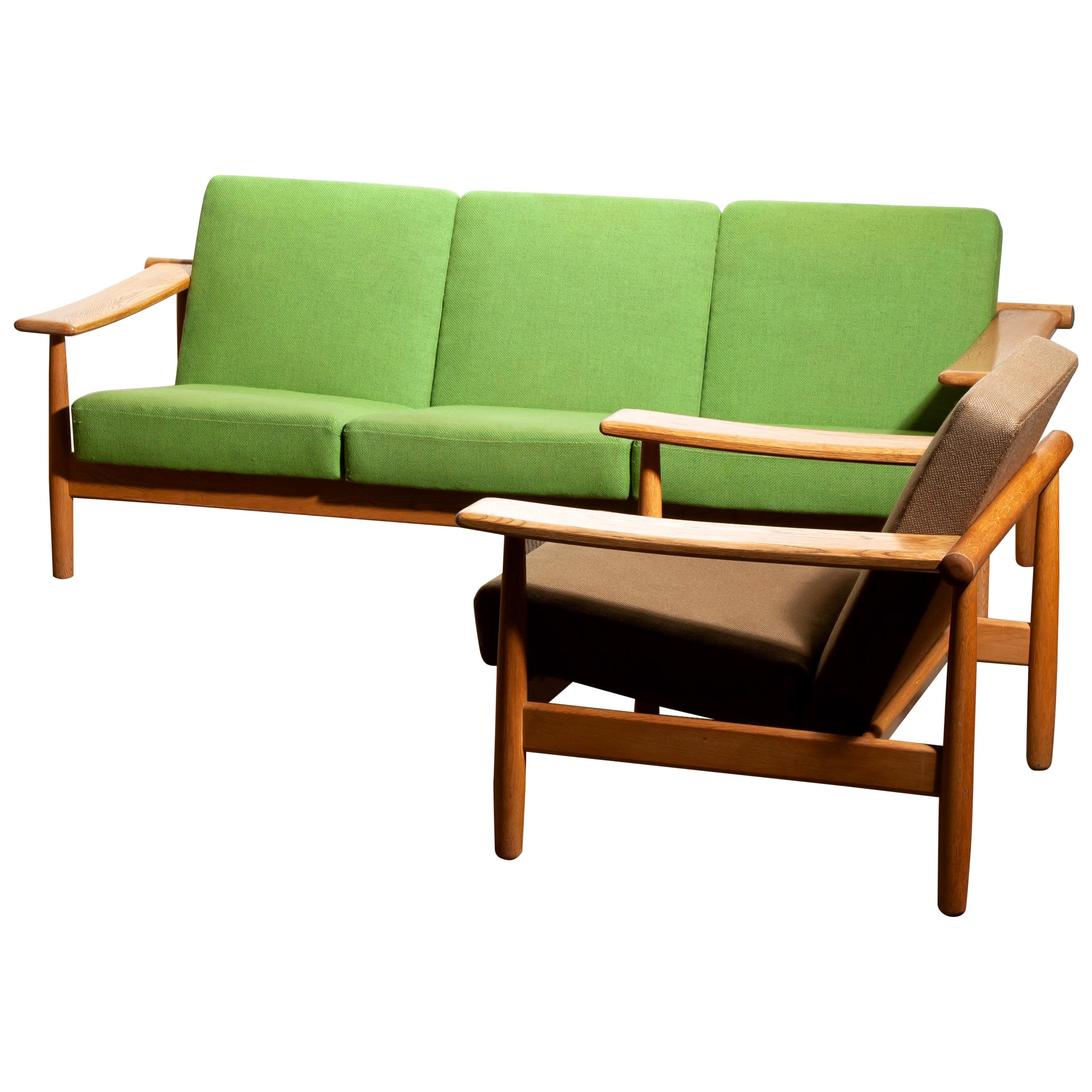 Beautiful oak sofa and lounge chair / living room set from the 1960s made in Denmark.
The oak frames are in good condition.
The fabric is in fair condition like the pictures shows.
Beautiful set!